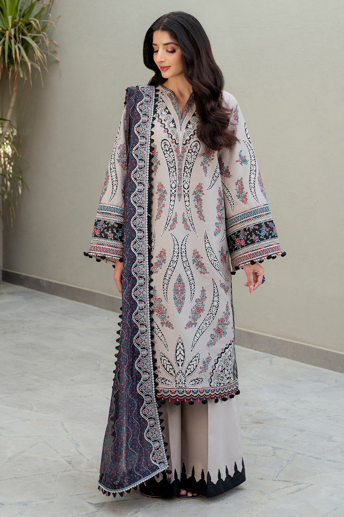 Embroidered Luxury Lawn SL25-D7