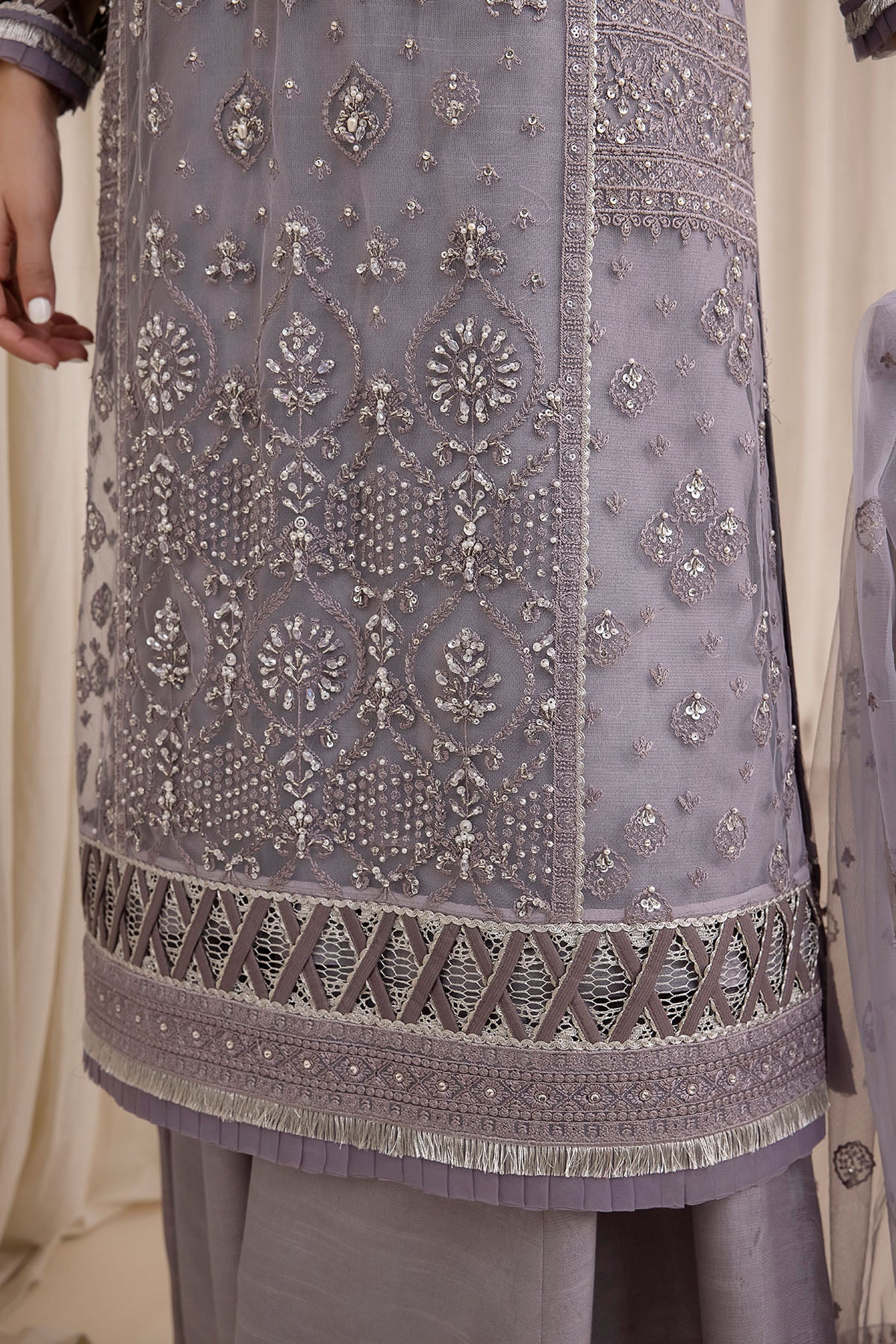 EMBROIDERED NET UN-4008