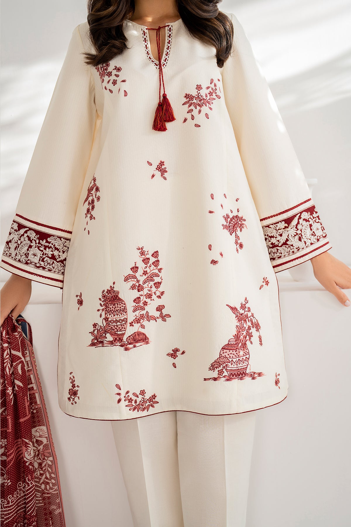 EMBROIDERED DOBBY LAWN USE - 9074