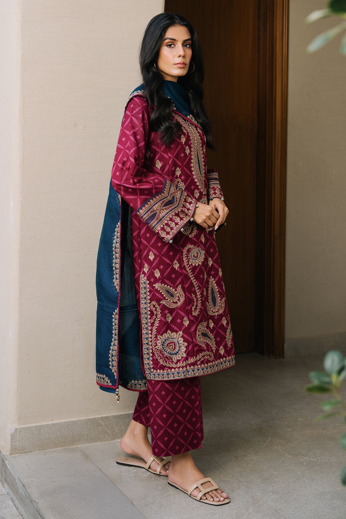 EMBROIDERED LAWN USE-9139