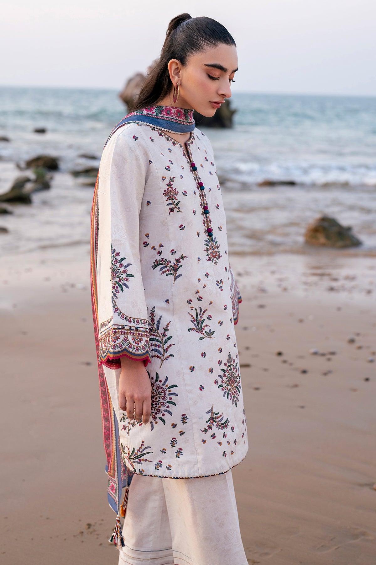 EMBROIDERED LAWN USE-9158