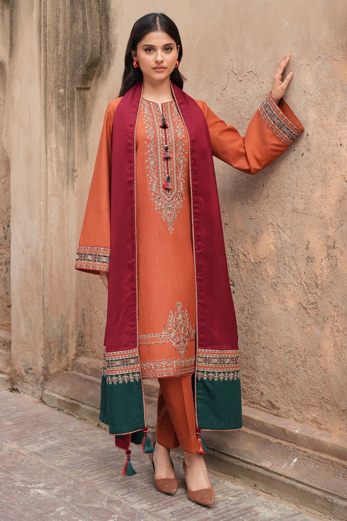 EMBROIDERED SLUB KHADDAR DW'24 D9