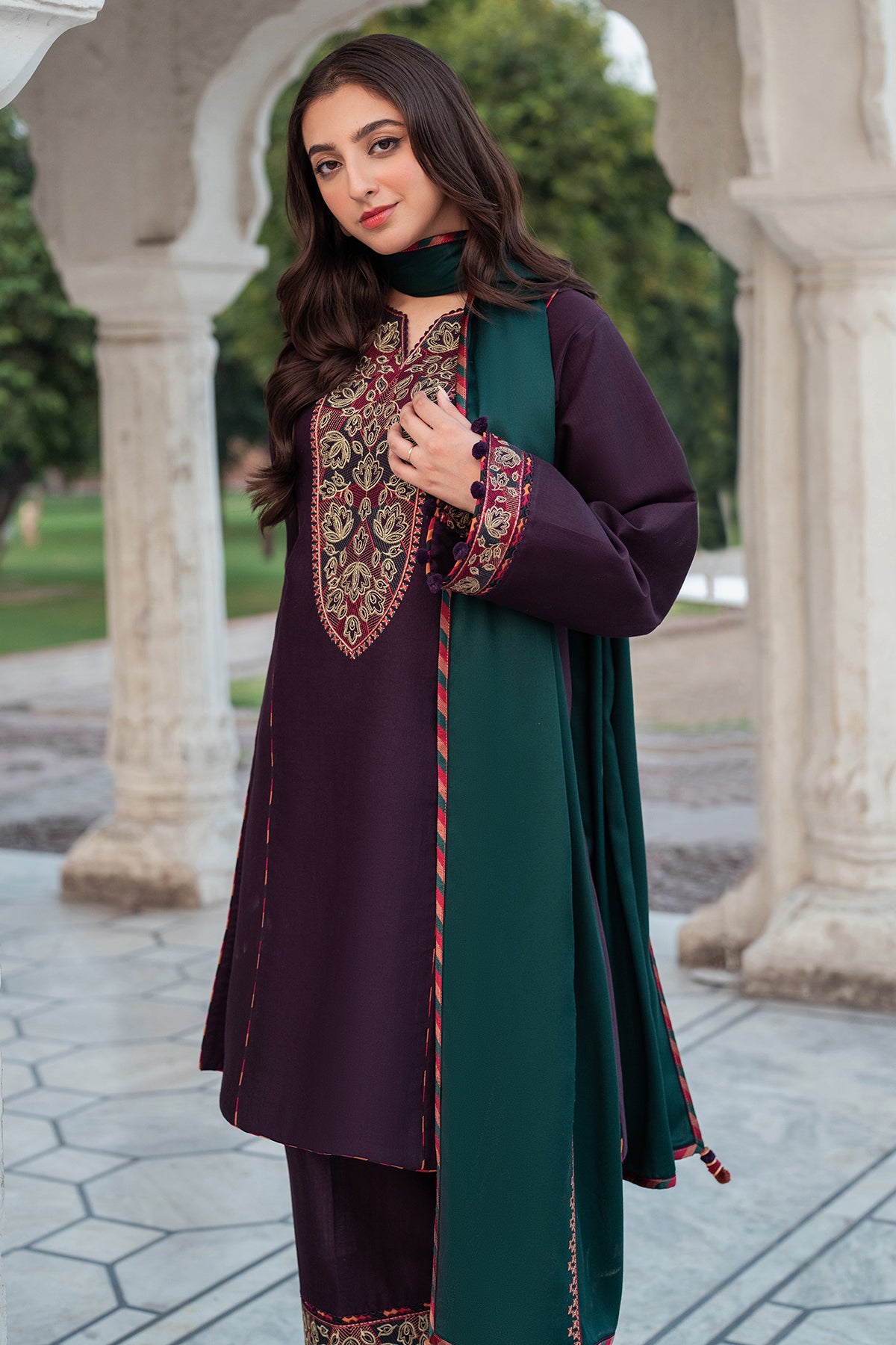 EMBROIDERED SLUB KHADDAR DW'24 D1