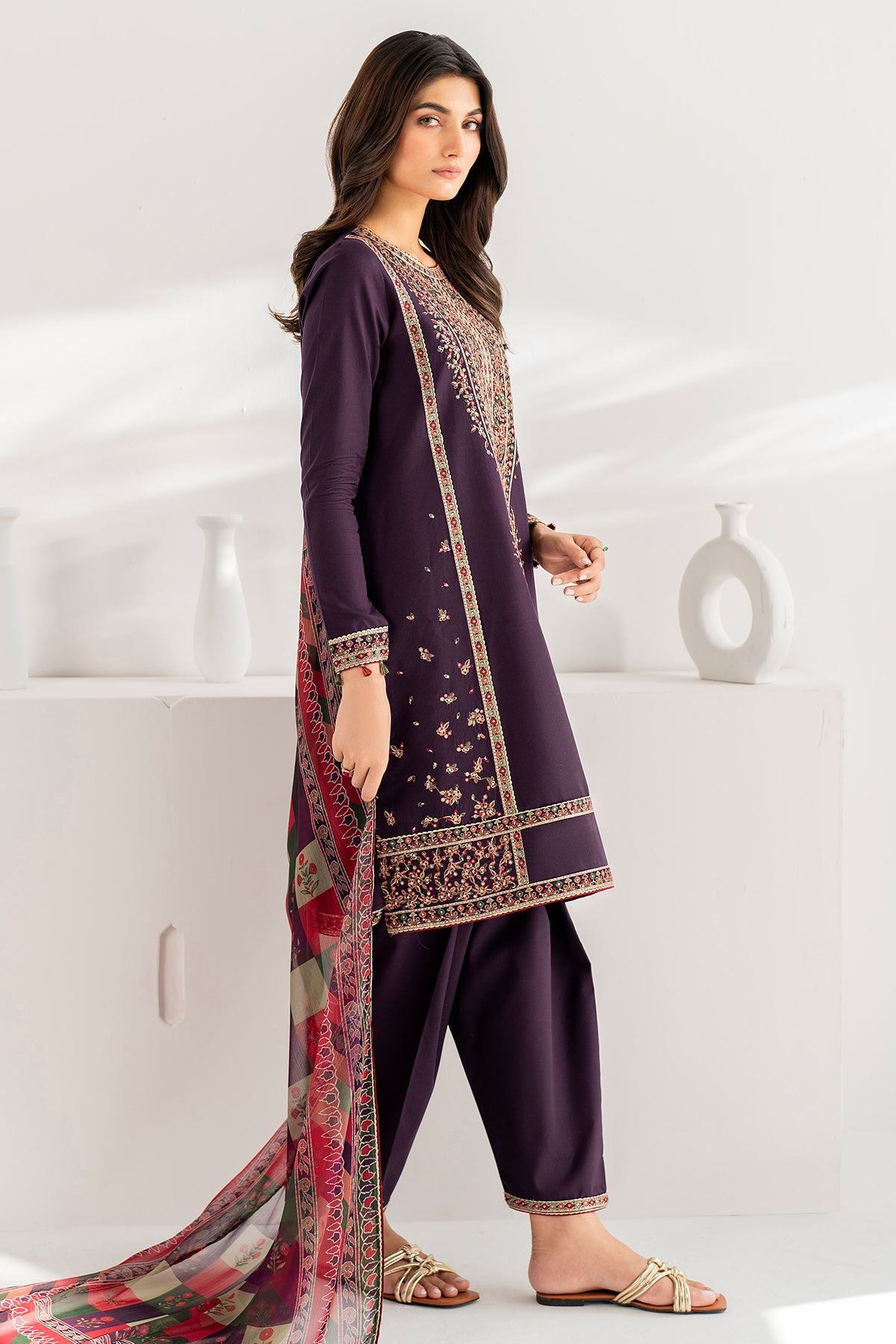 Embroidered Slub Lawn USE - 9070