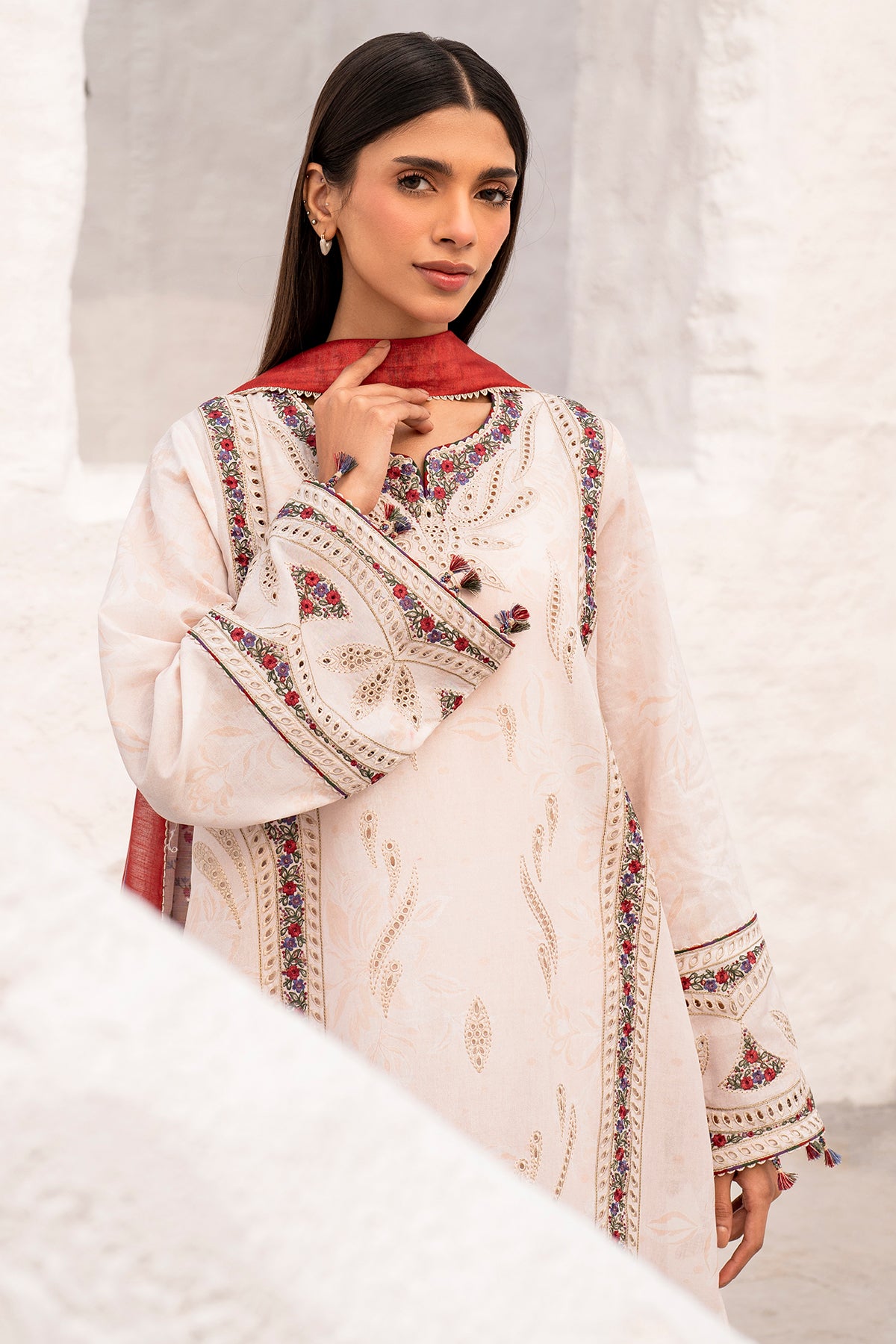 EMBROIDERED LAWN USE-9113