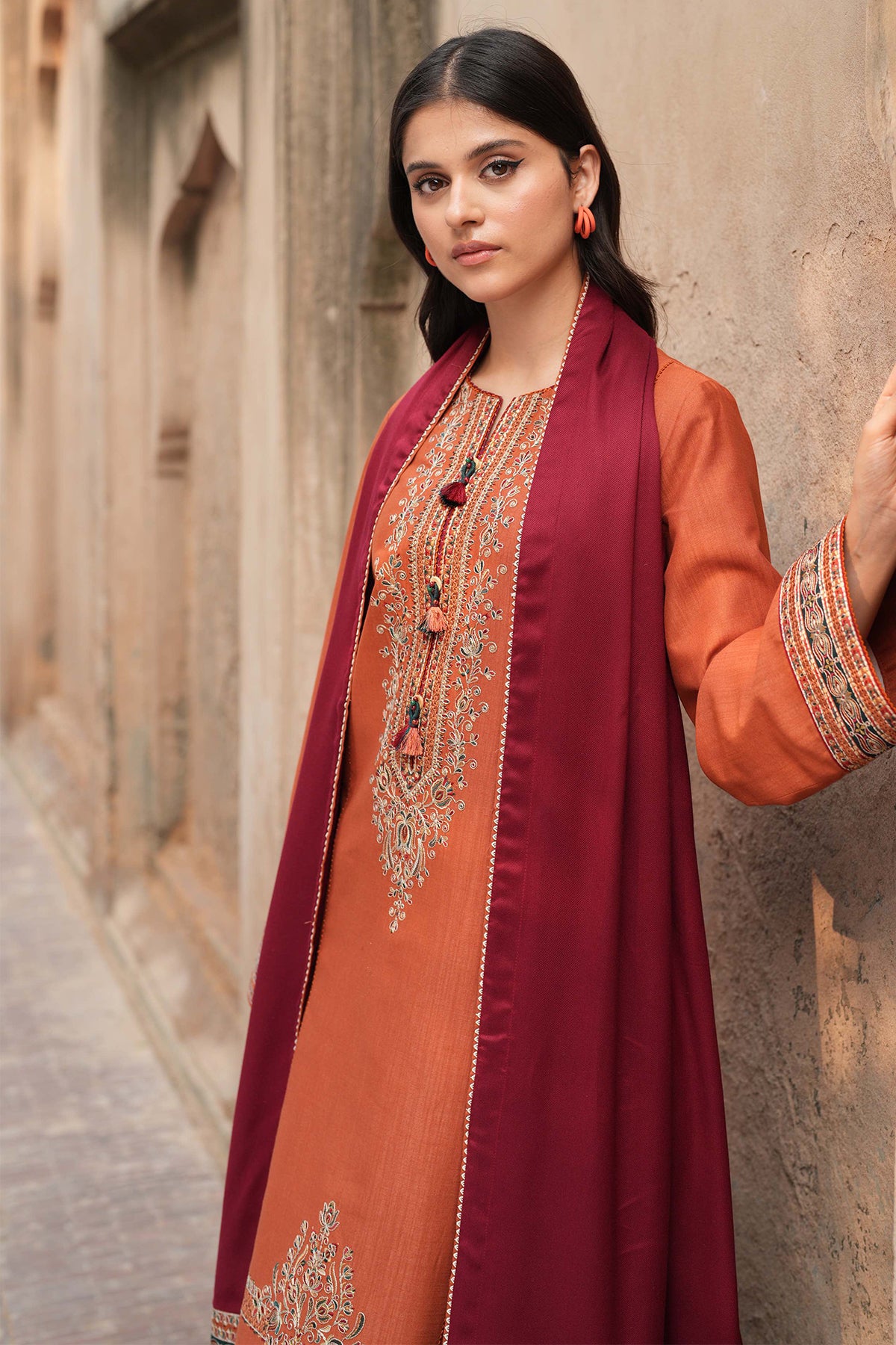 EMBROIDERED SLUB KHADDAR DW'24 D9