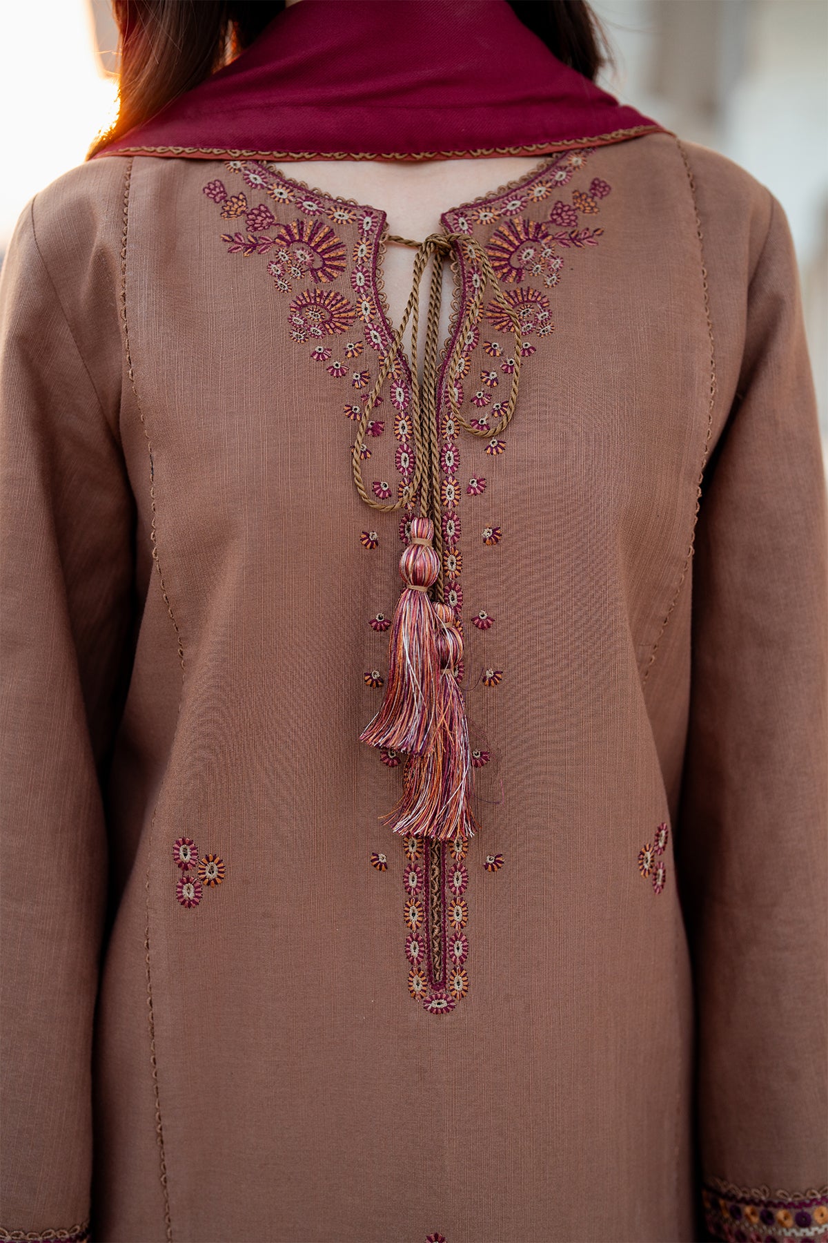 EMBROIDERED SLUB KHADDAR DW'24 D8