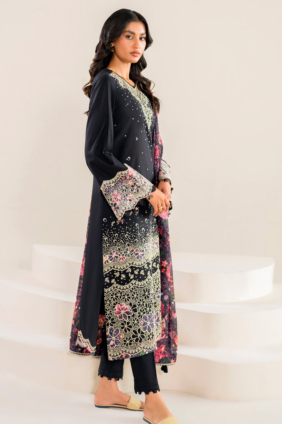 Embroidered Lawn USE-9037