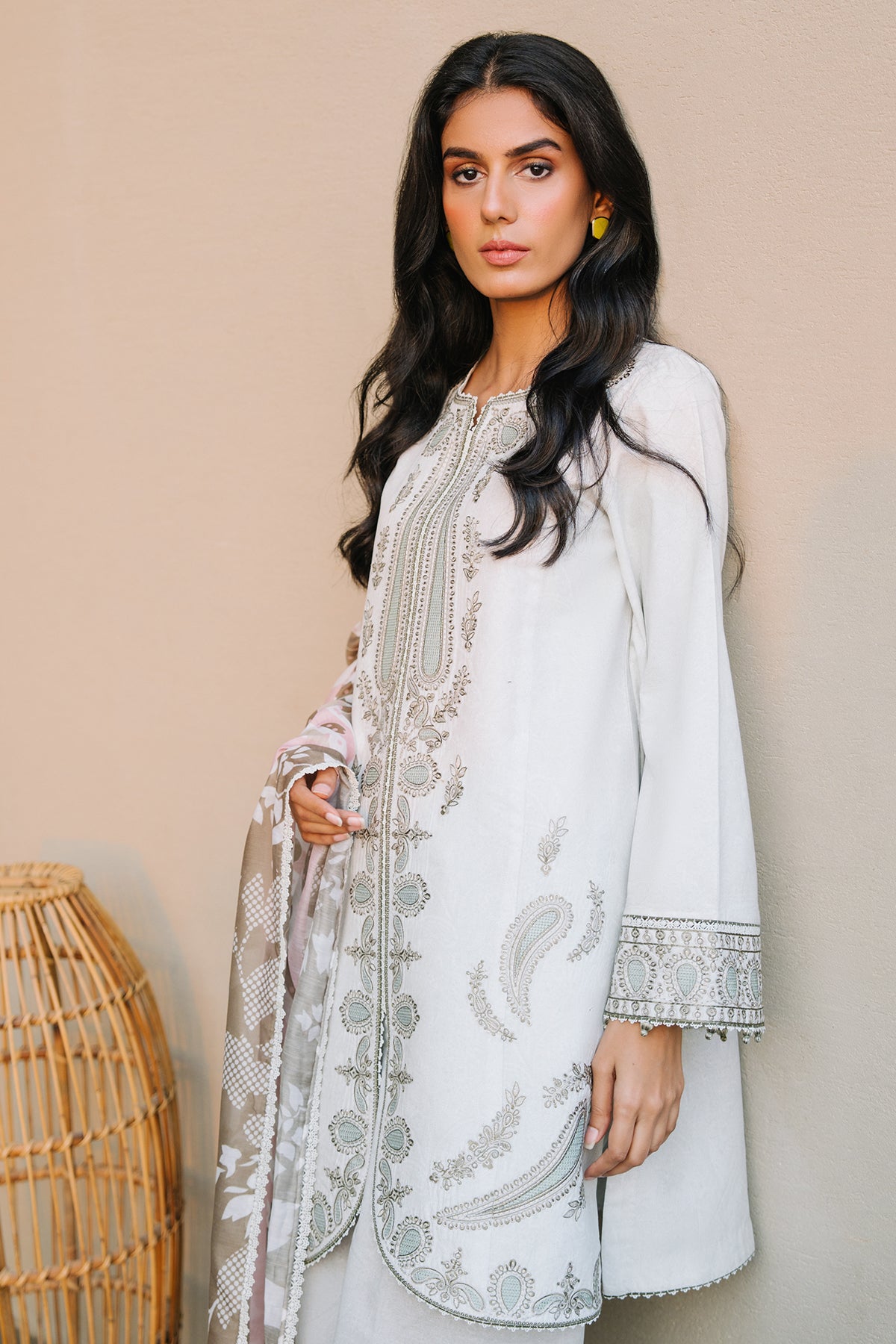 EMBROIDERED LAWN USE-9142