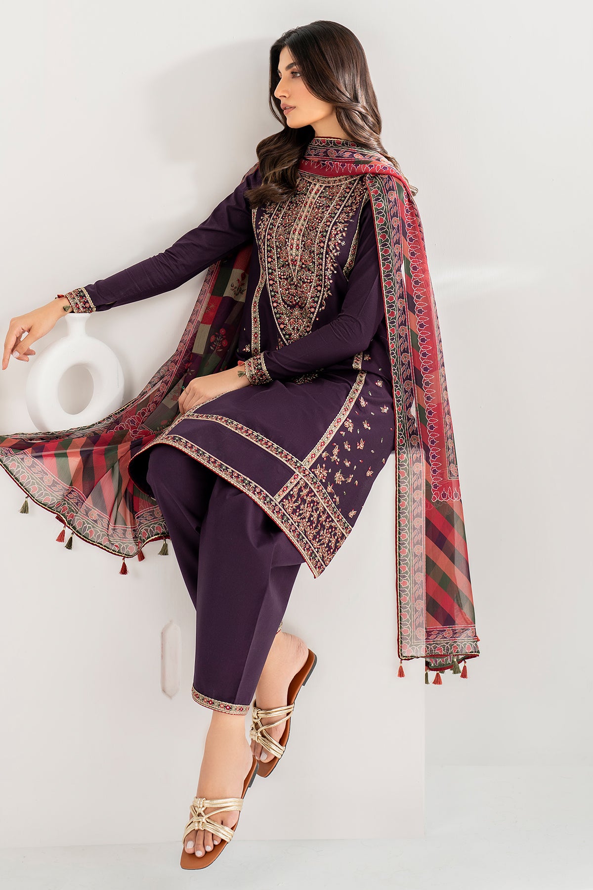 Embroidered Slub Lawn USE - 9070