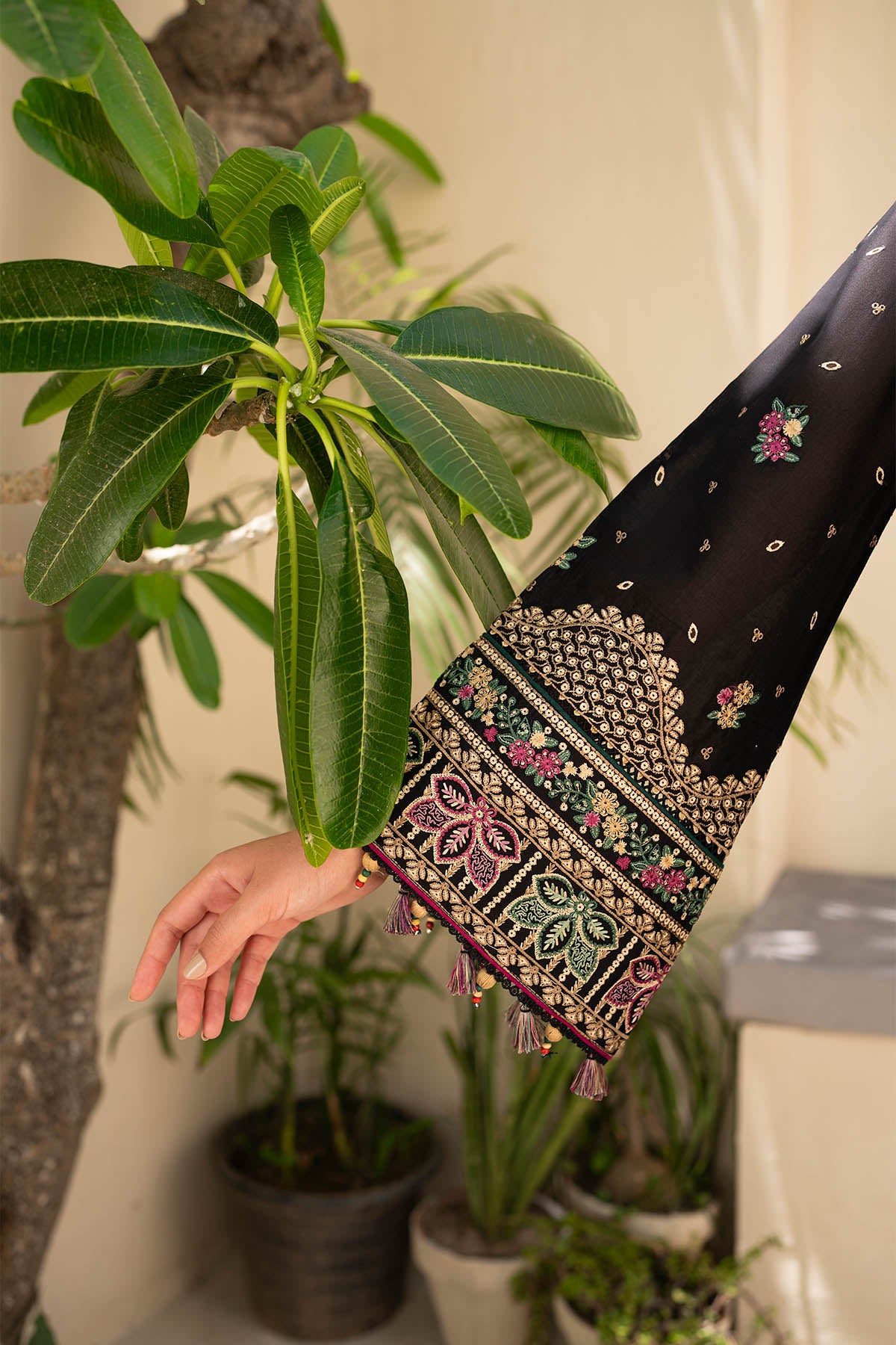 EMBROIDERED LAWN IL-SS24-D4