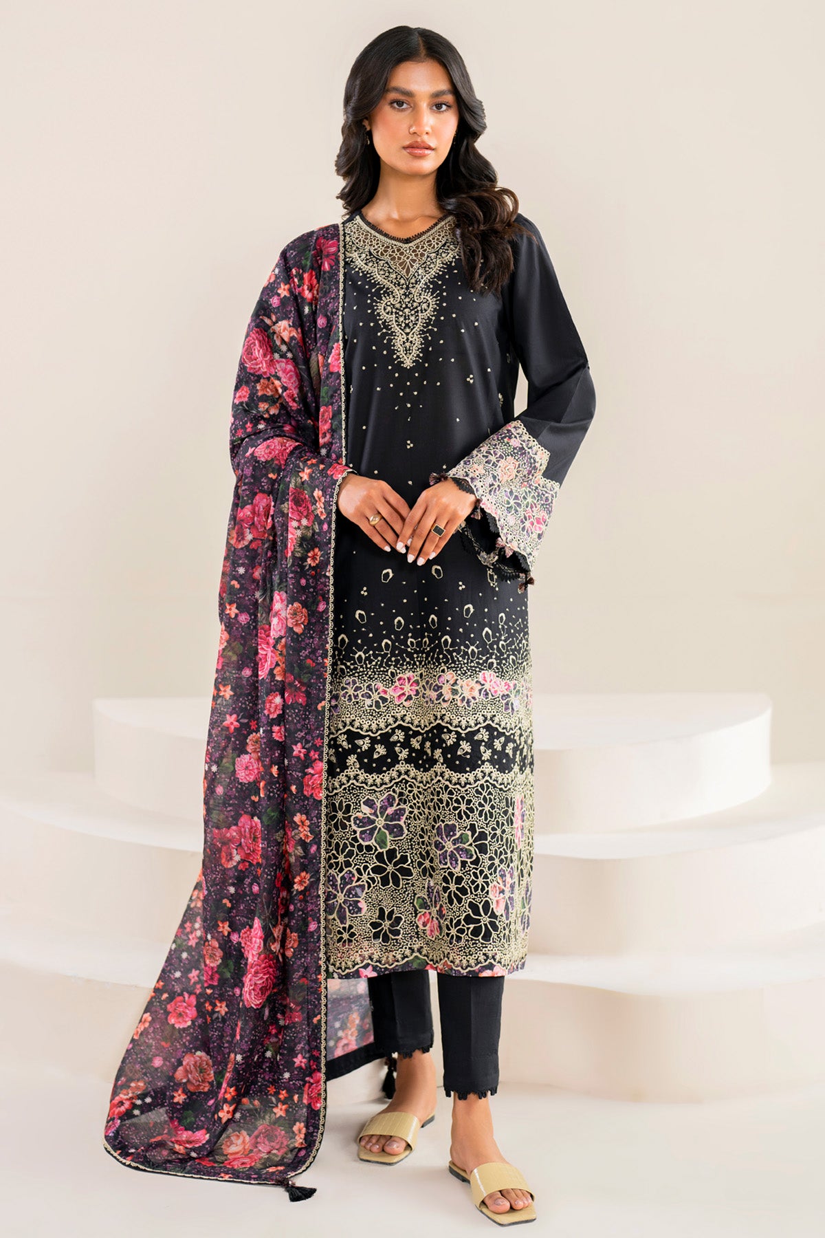 Embroidered Lawn USE-9037