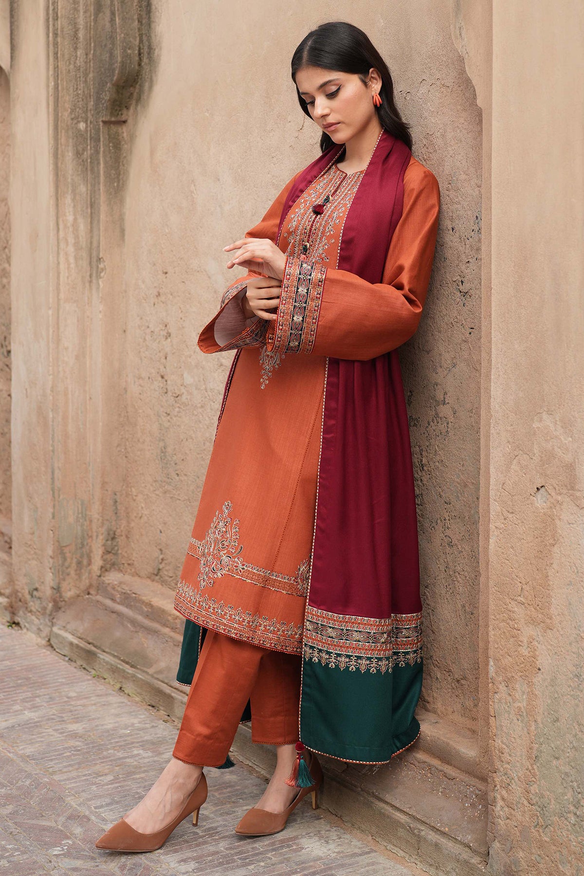 EMBROIDERED SLUB KHADDAR DW'24 D9