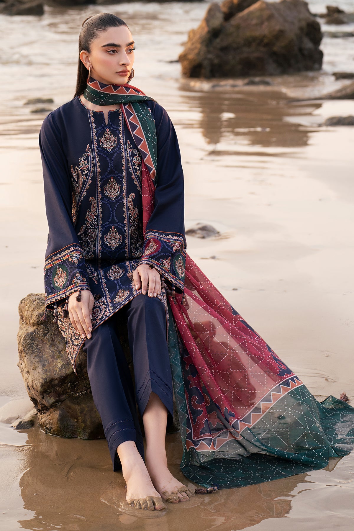 EMBROIDERED LAWN USE-9169