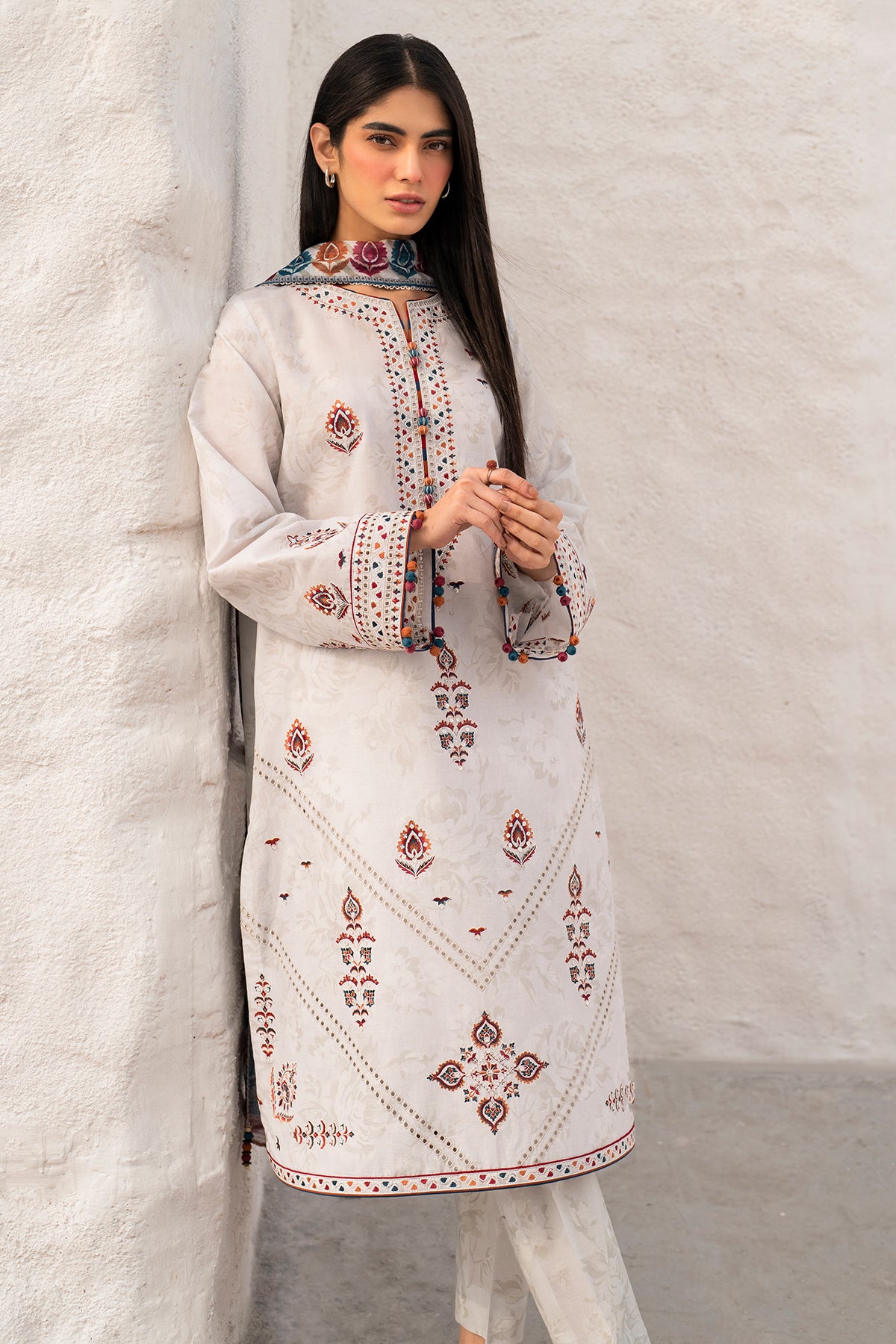 EMBROIDERED LAWN USE-9126