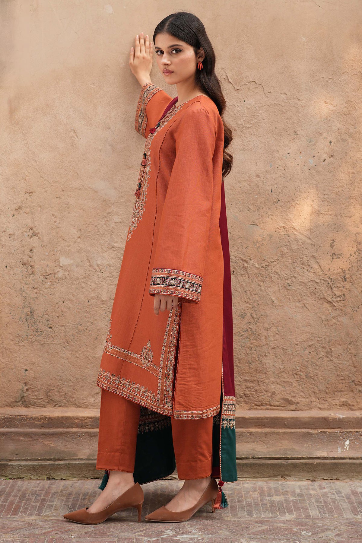 EMBROIDERED SLUB KHADDAR DW'24 D9