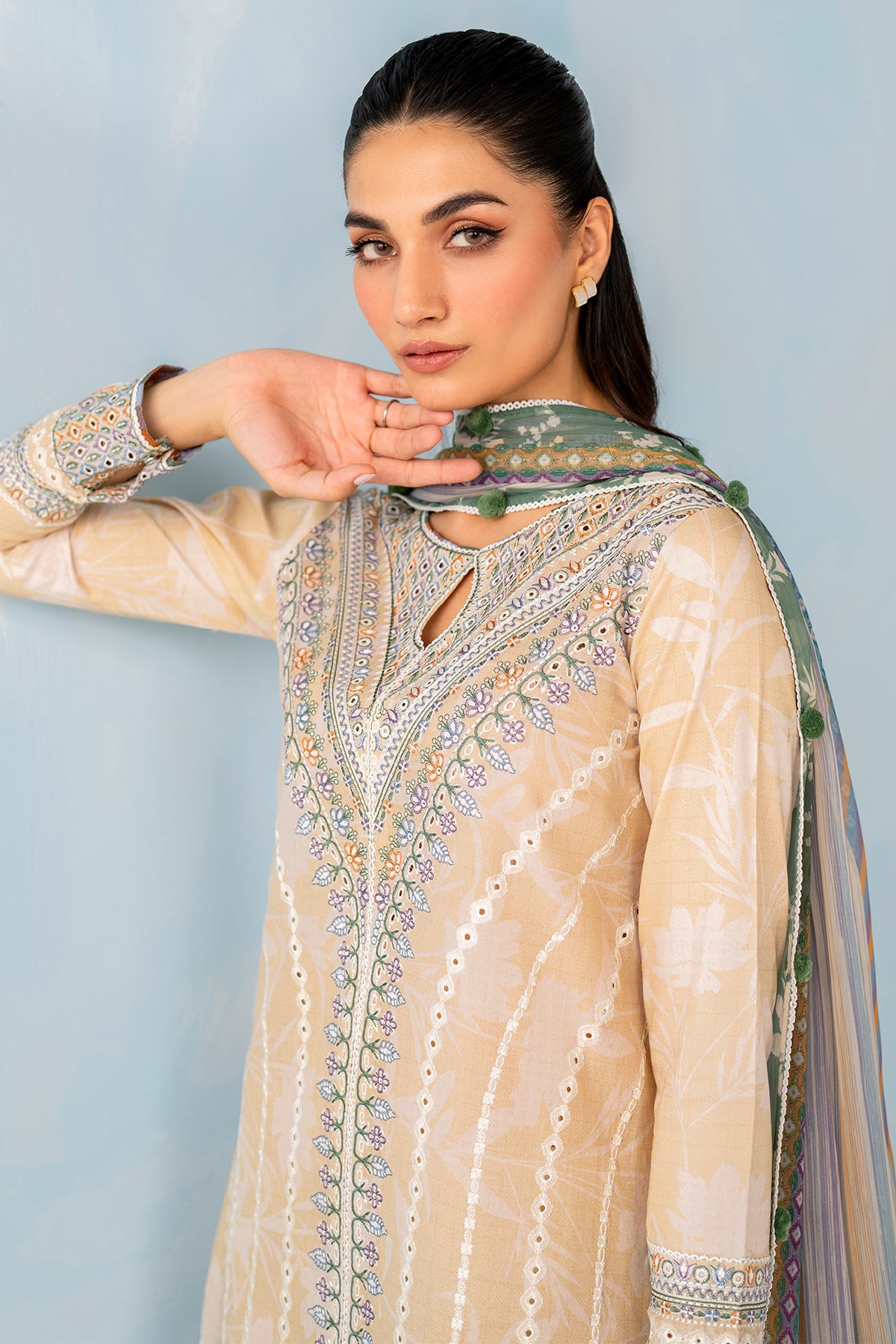 Embroidered Lawn USE - 9079