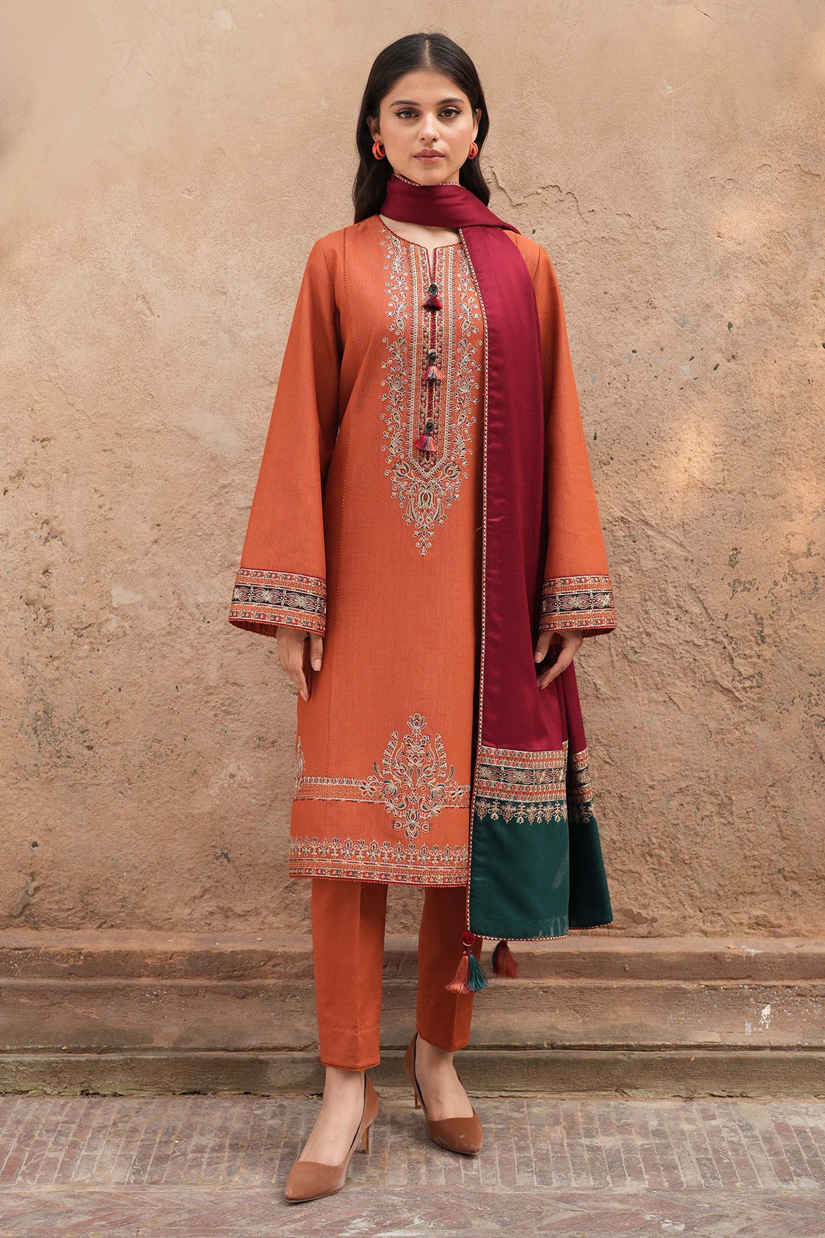 EMBROIDERED SLUB KHADDAR DW'24 D9