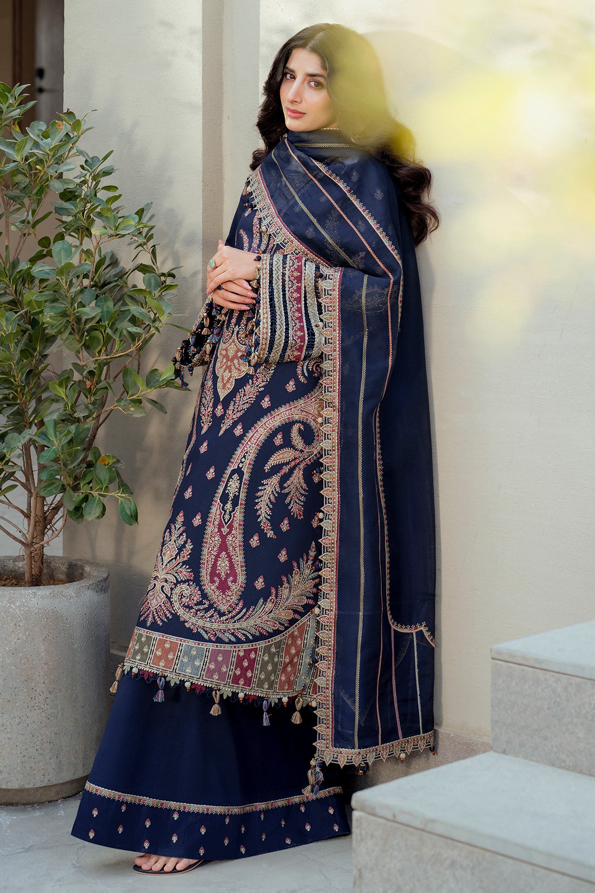 Embroidered Luxury Lawn SL25-D8