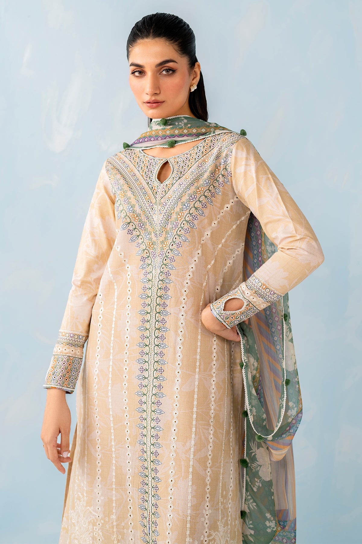 Embroidered Lawn USE - 9079