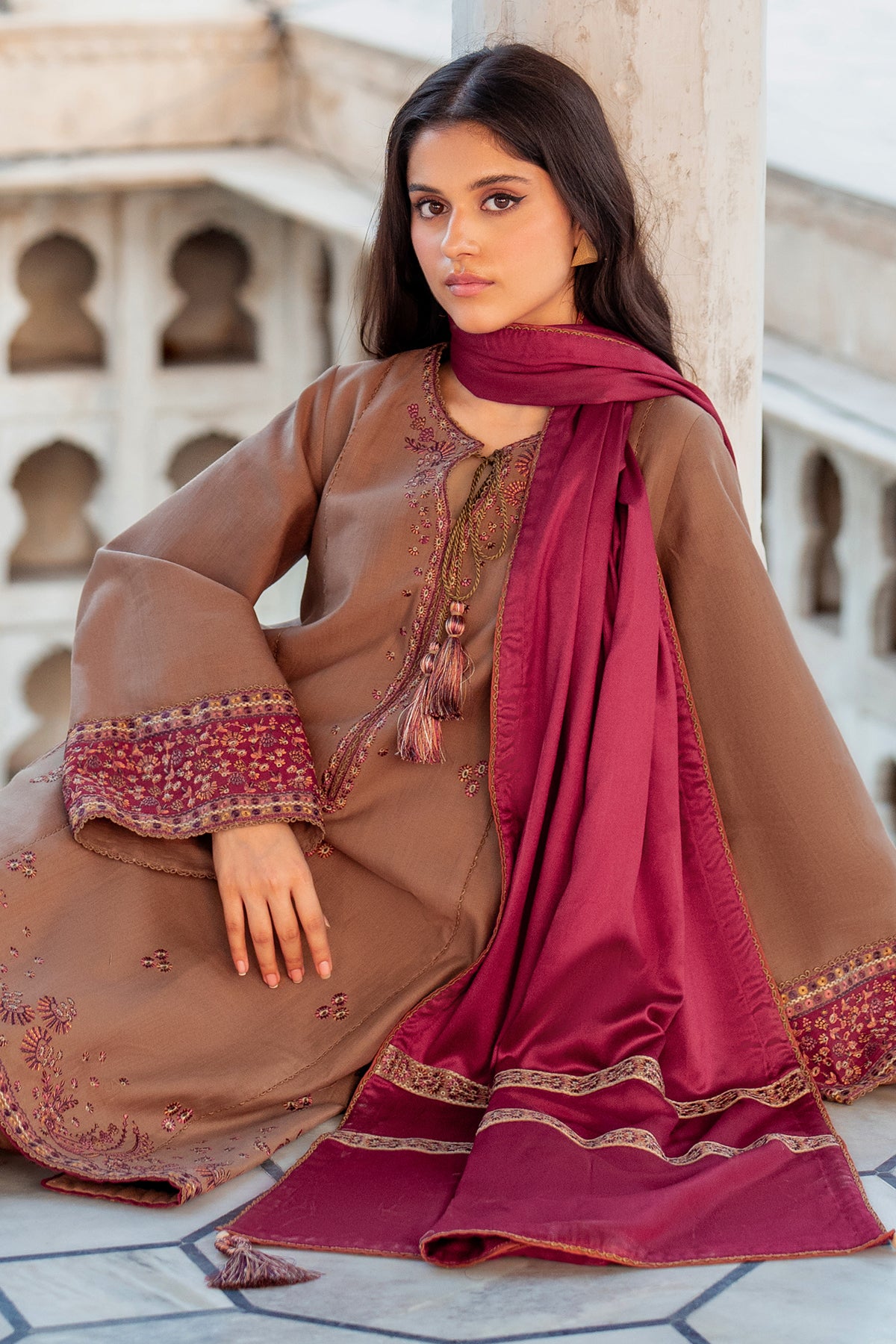 EMBROIDERED SLUB KHADDAR DW'24 D8