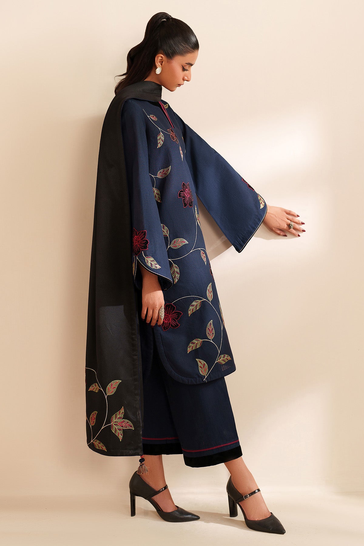 EMBROIDERED KHADDAR UW-0216