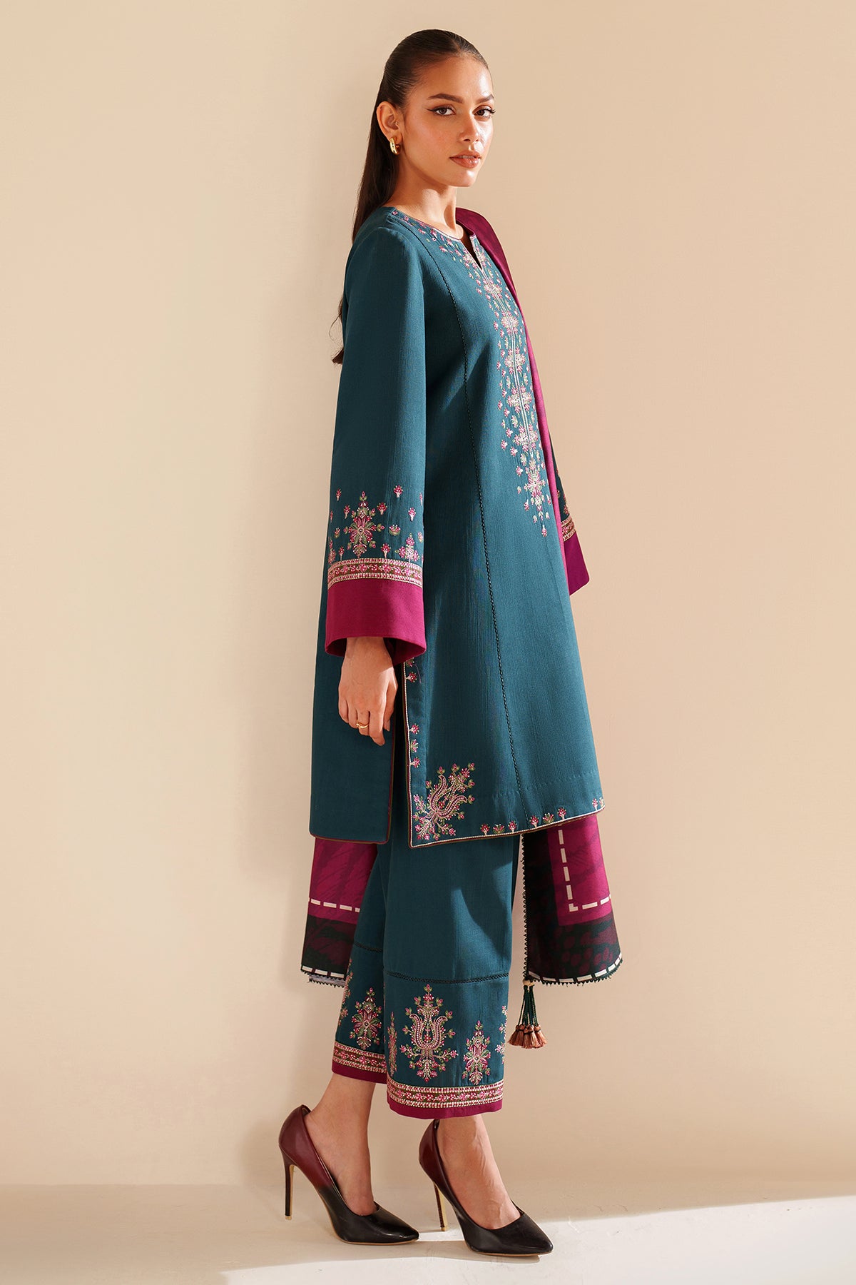 EMBROIDERED KHADDAR UW-0190