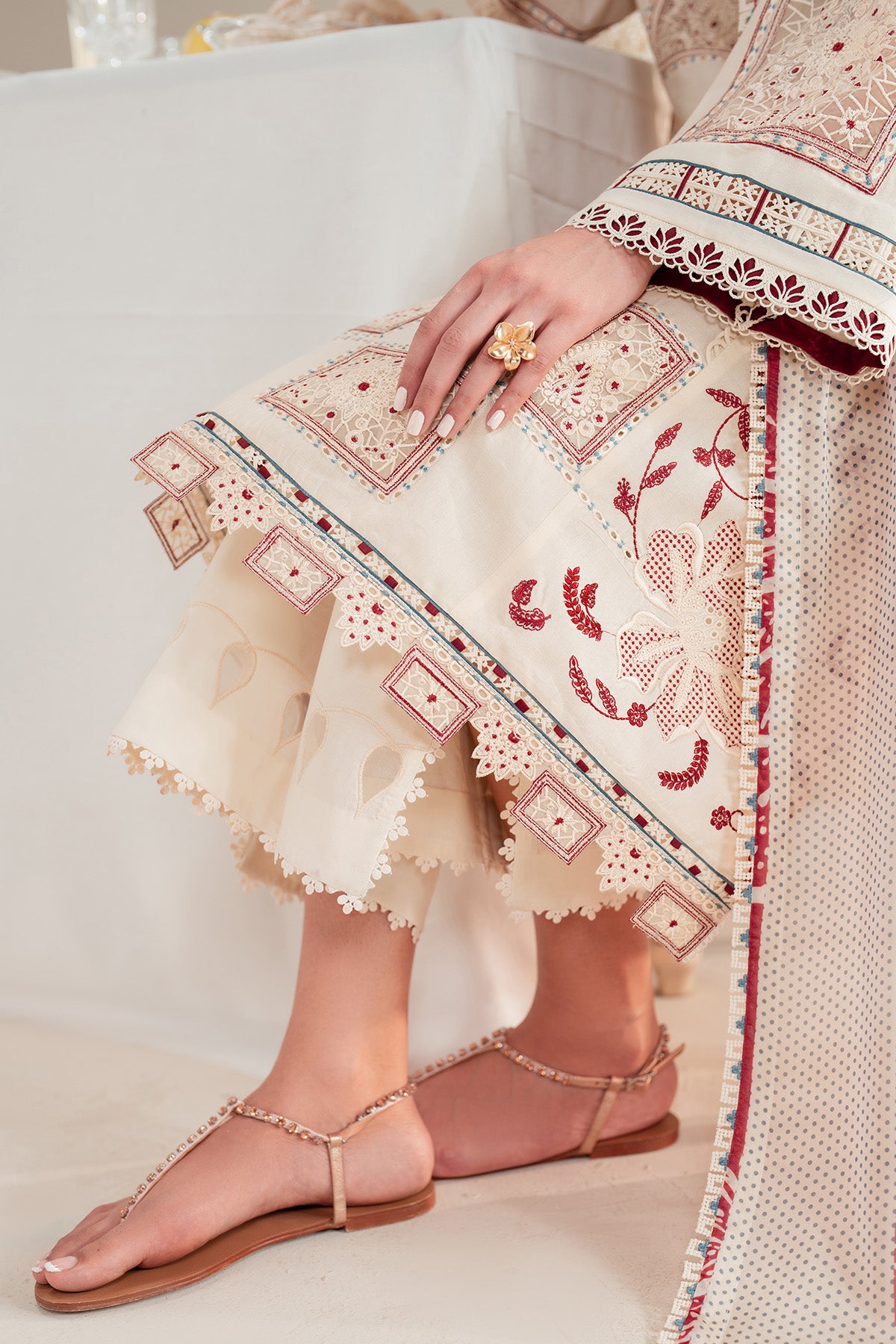 EMBROIDERED LAWN IL'25-D02
