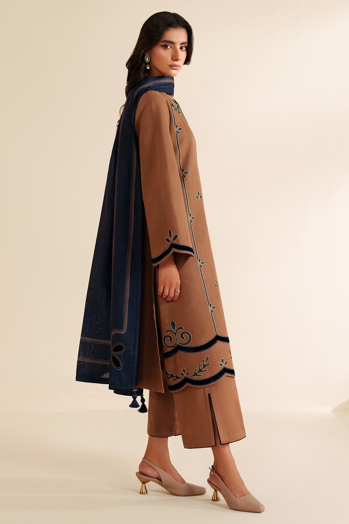 EMBROIDERED KHADDAR UW-0214