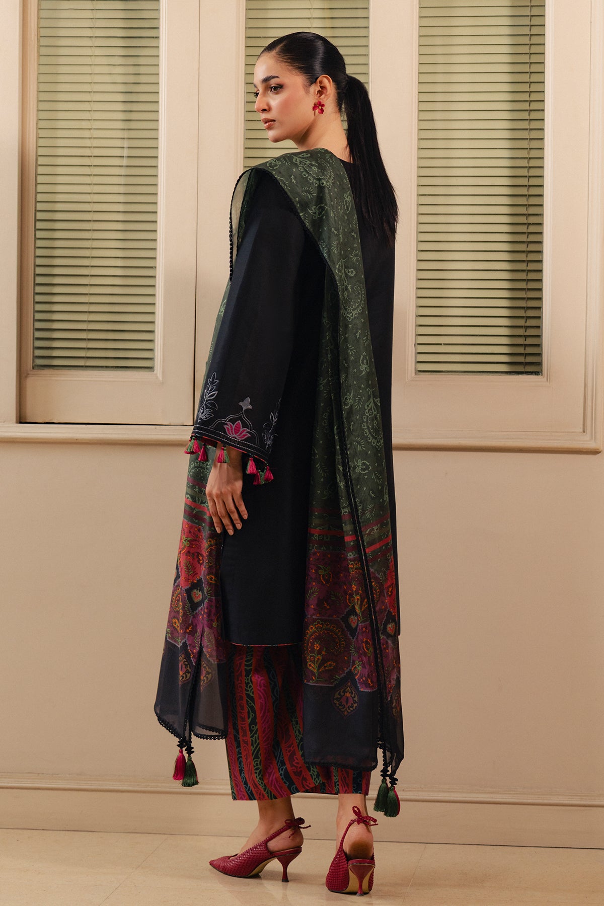 EMBROIDERED LAWN USE-9334