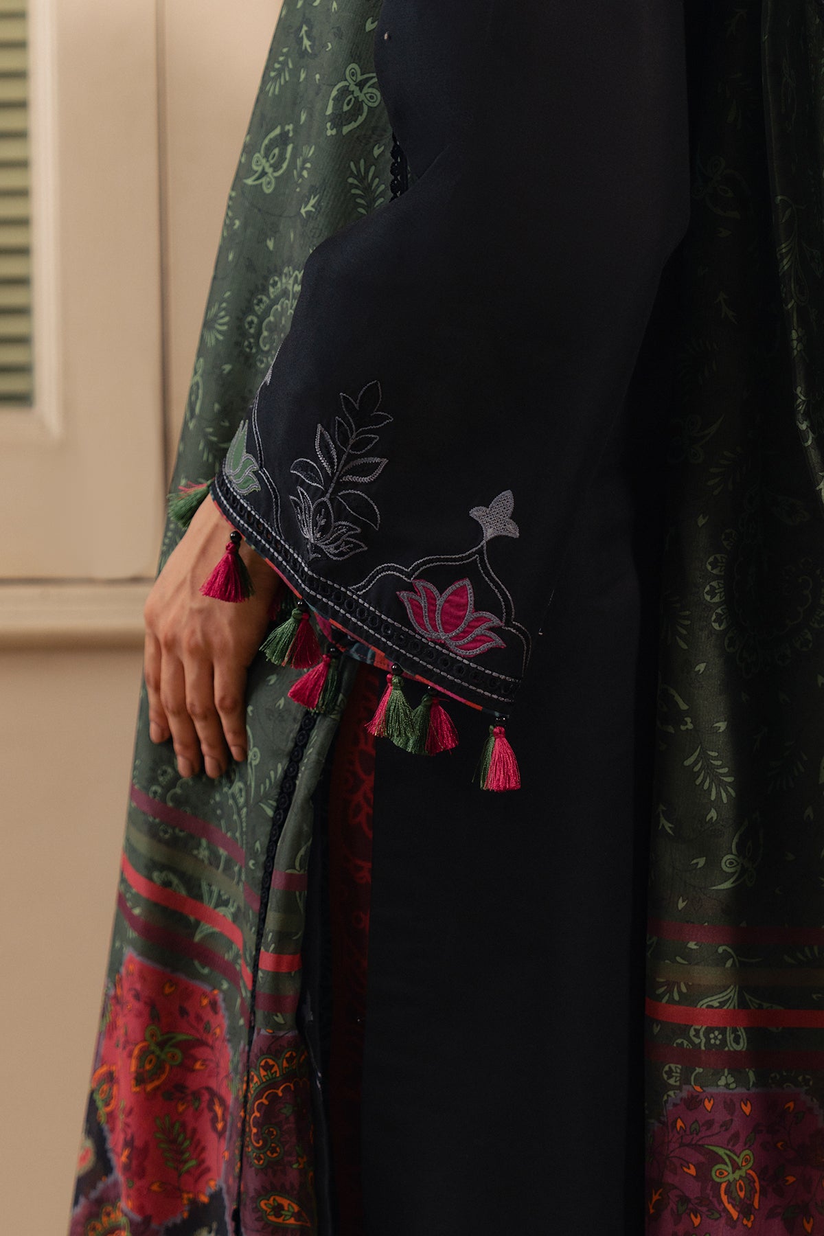 EMBROIDERED LAWN USE-9334