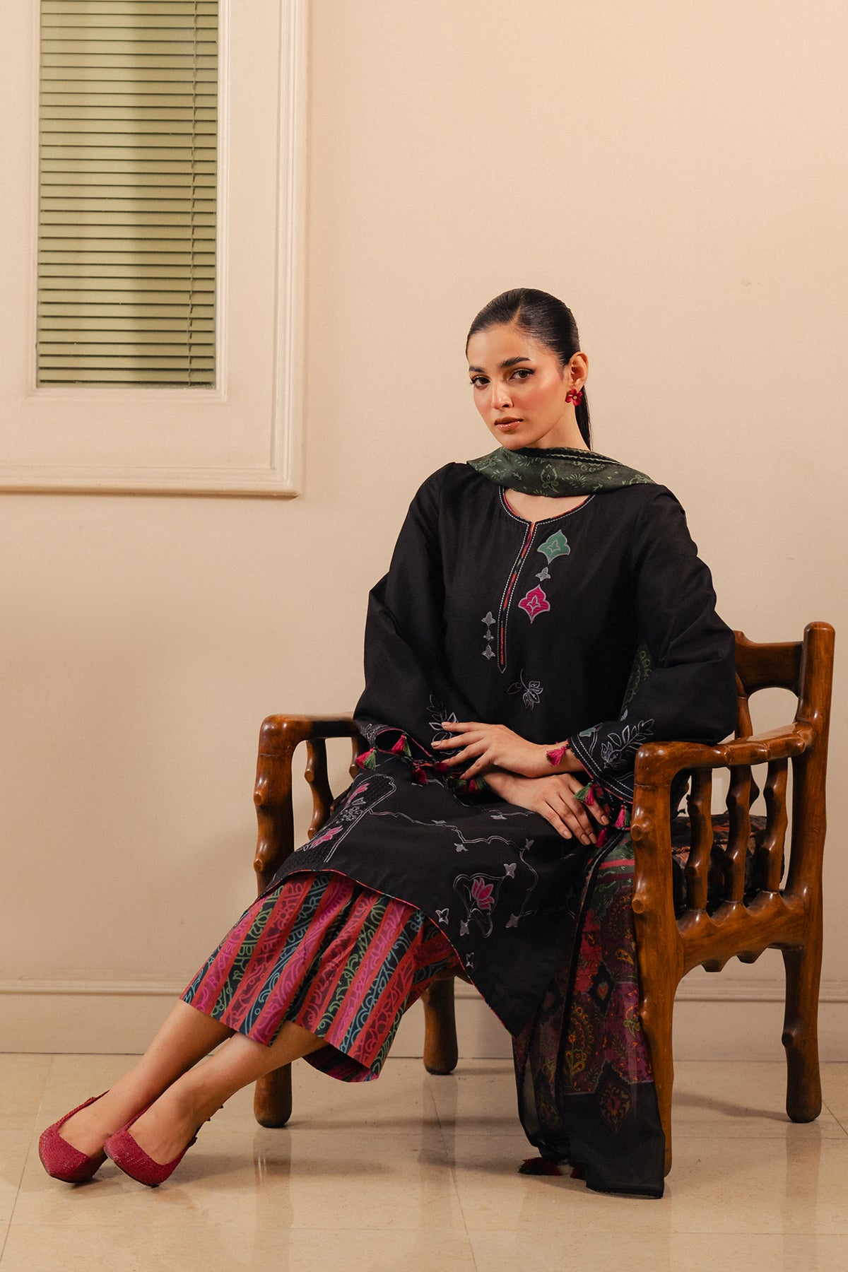EMBROIDERED LAWN USE-9334