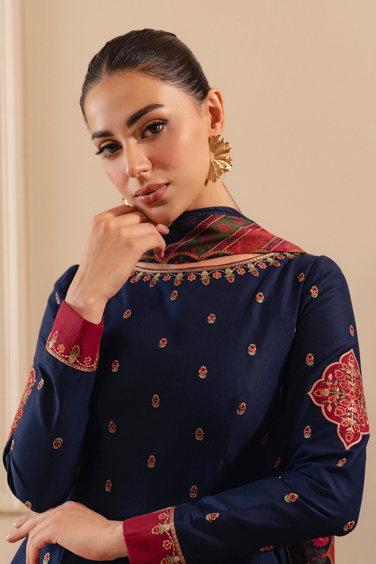 EMBROIDERED LAWN USE-9384