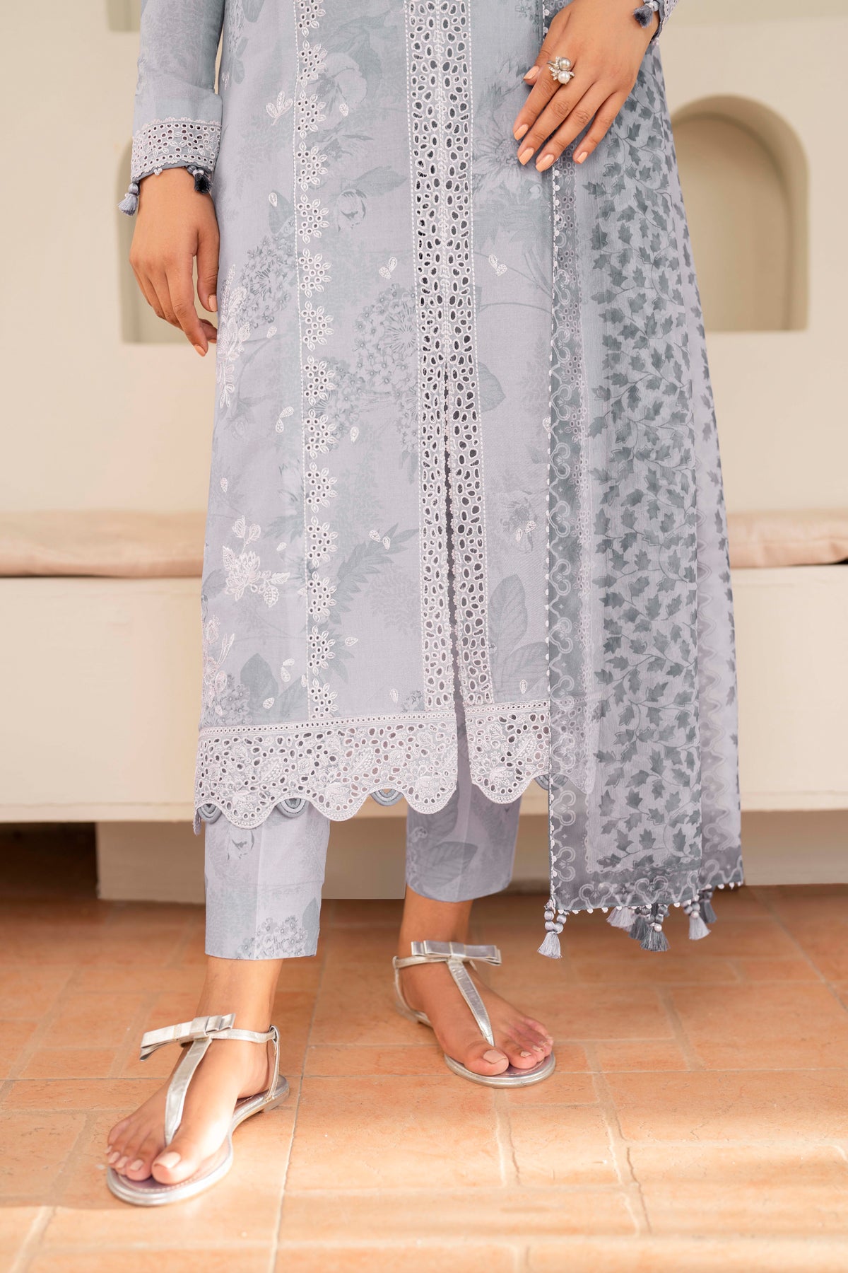 EMBROIDERED LAWN USE-9049