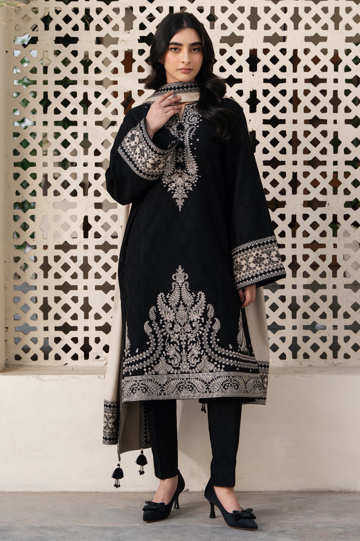 EMBROIDERED JACQUARD KHADDAR UW-0129