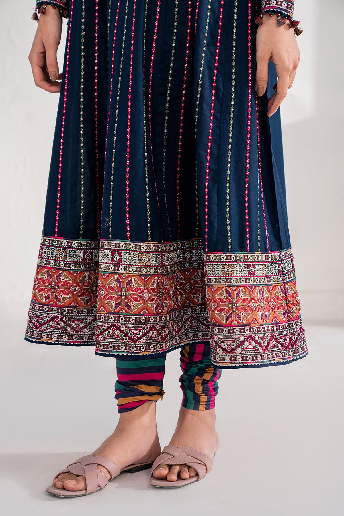 Embroidered Lawn USE-9009