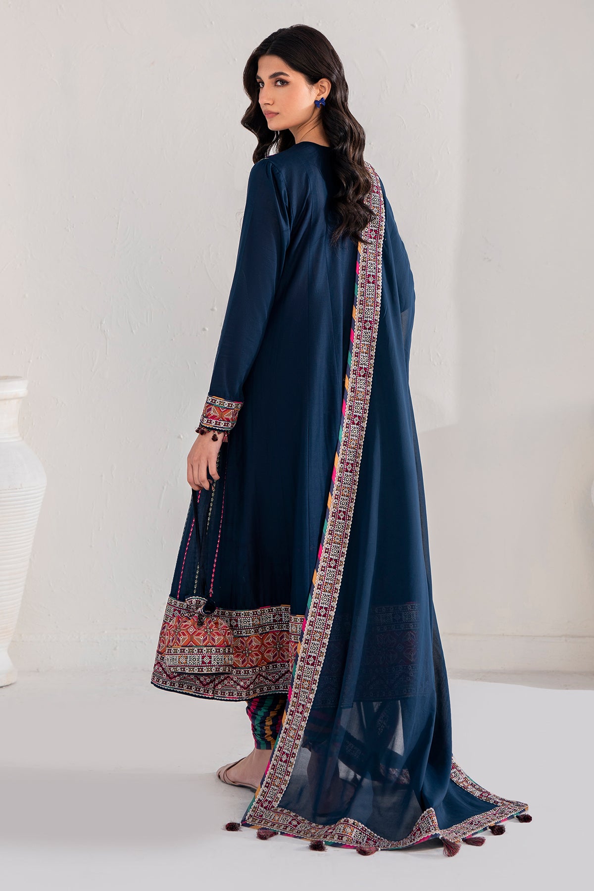 Embroidered Lawn USE-9009