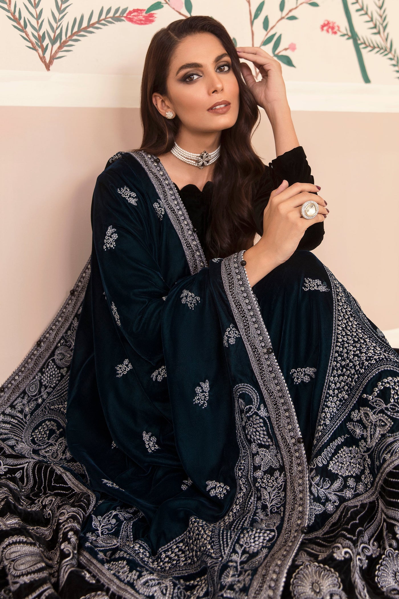 Embroidered Velvet Shawl VS-8005
