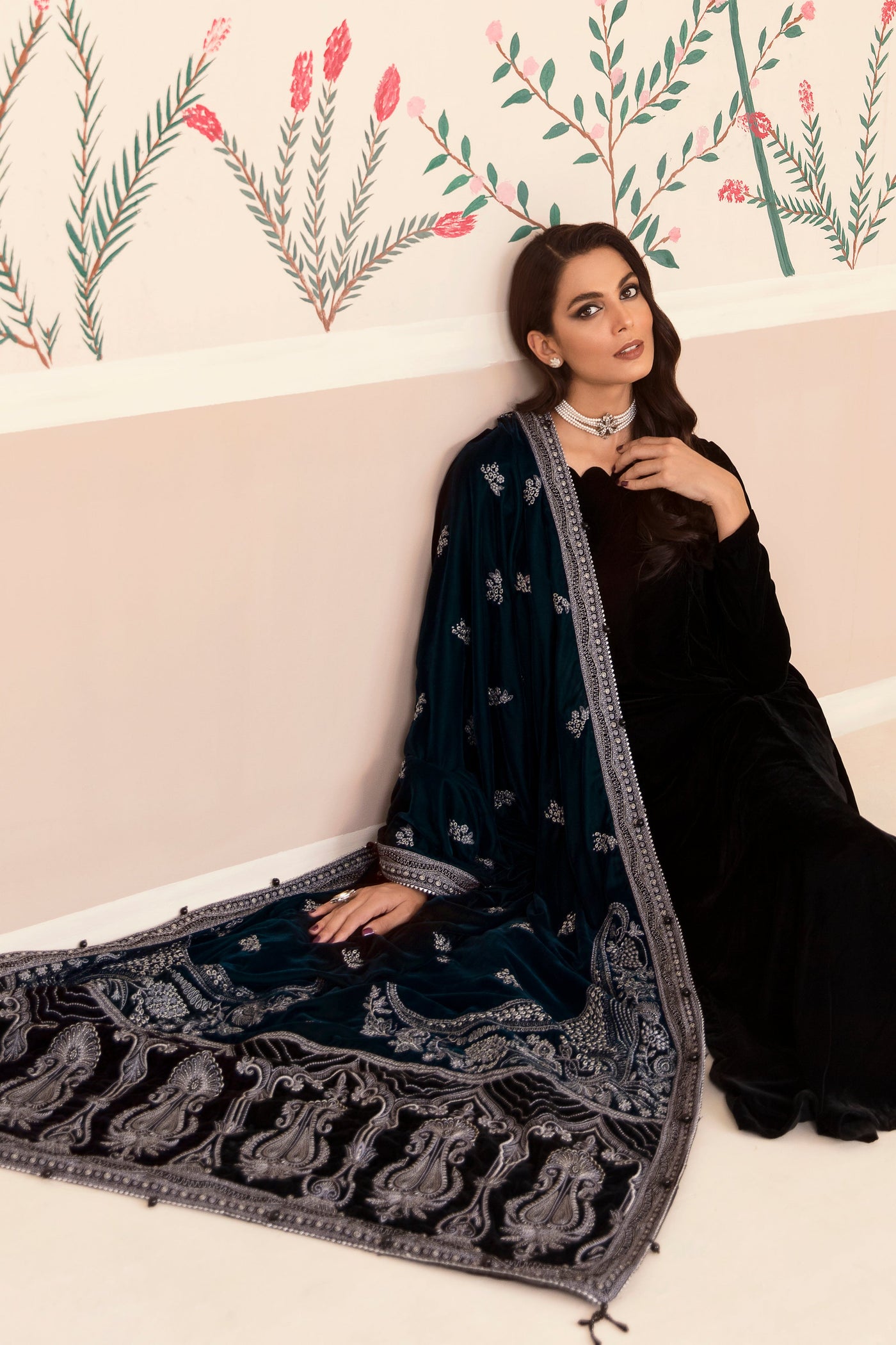Embroidered Velvet Shawl VS-8005