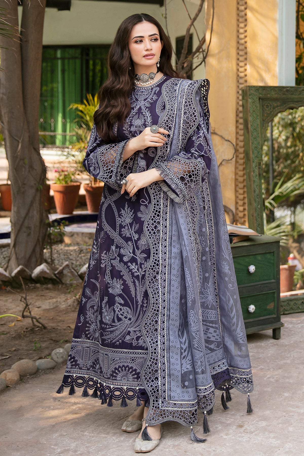 Embroidered Luxury Lawn SL22-D1
