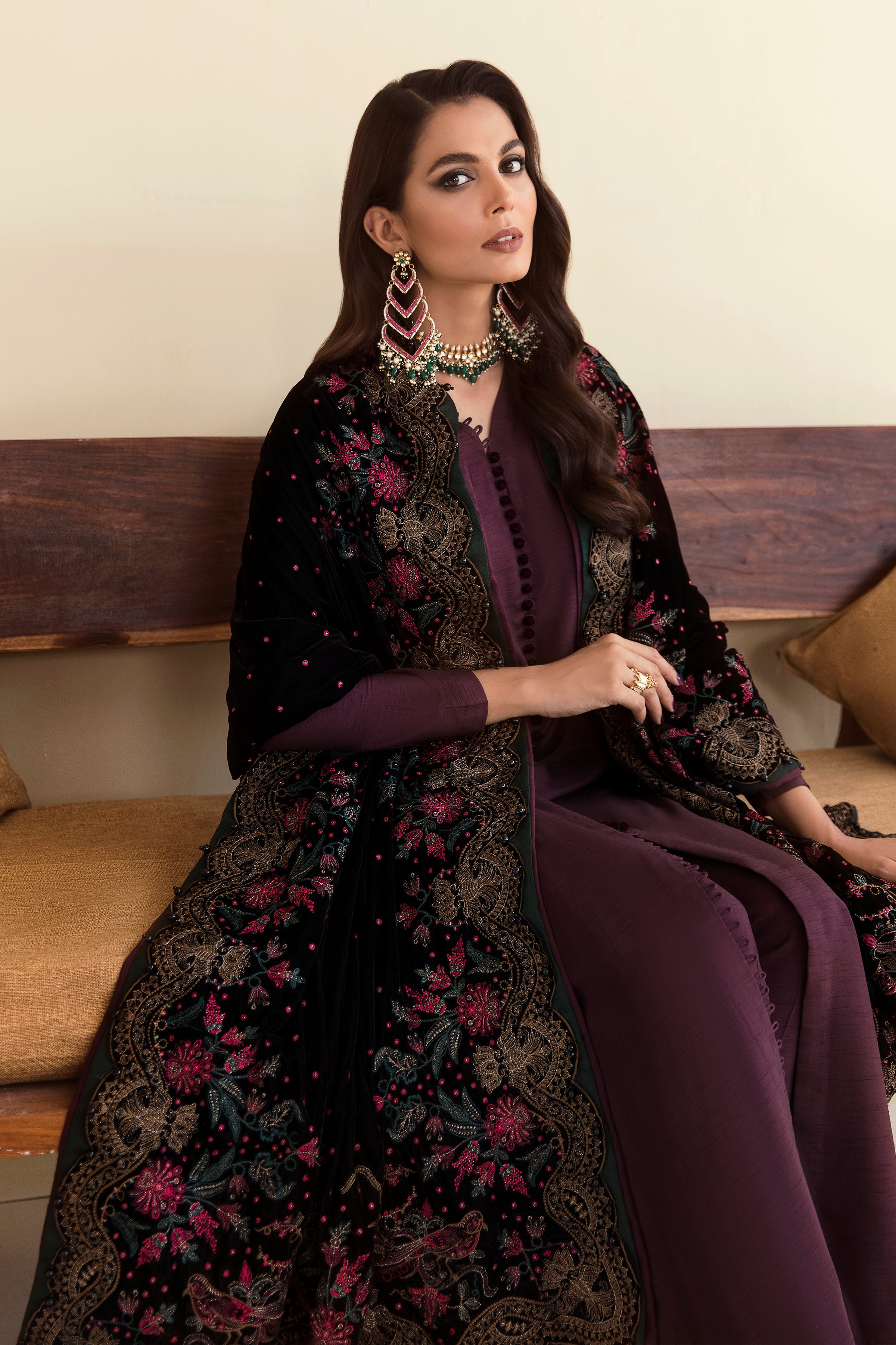 EMBROIDERED VELVET SHAWL VS-8007