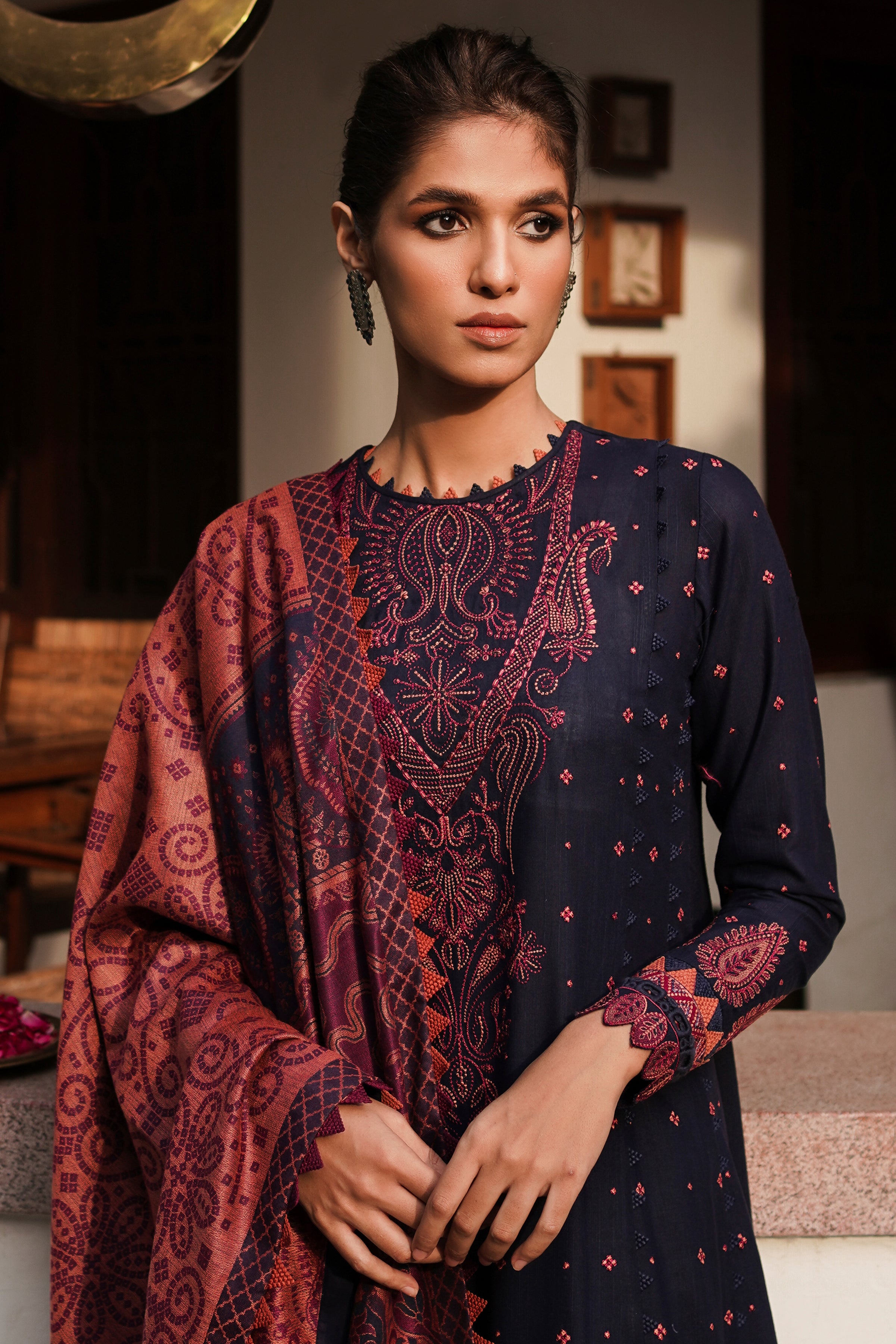 EMBROIDERED SLUB KHADDAR UW-0074