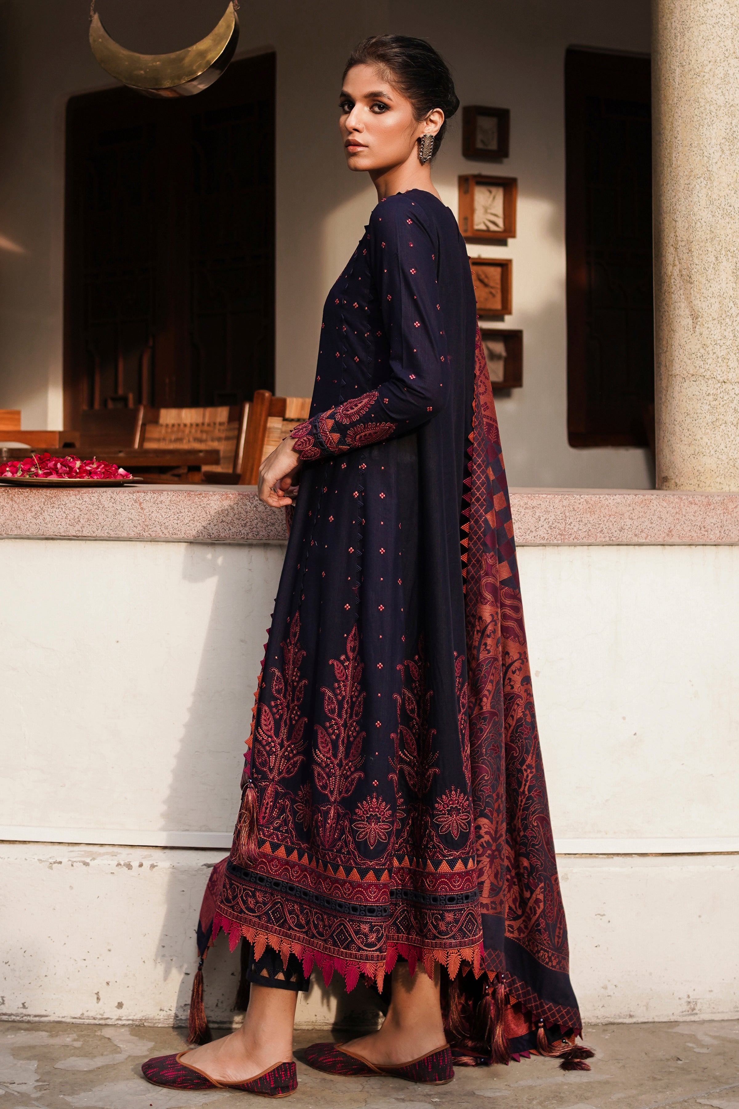 EMBROIDERED SLUB KHADDAR UW-0074