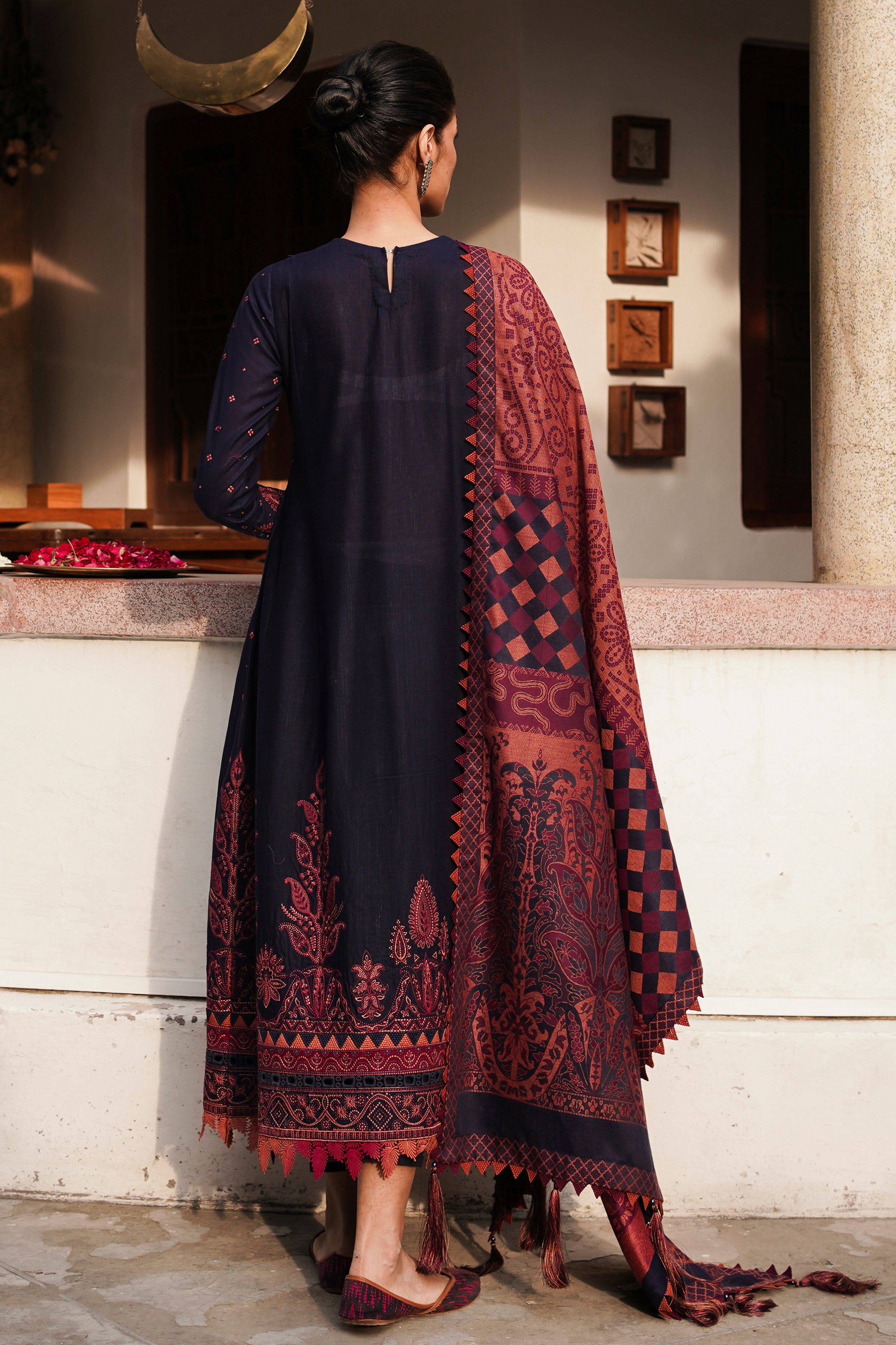 EMBROIDERED SLUB KHADDAR UW-0074