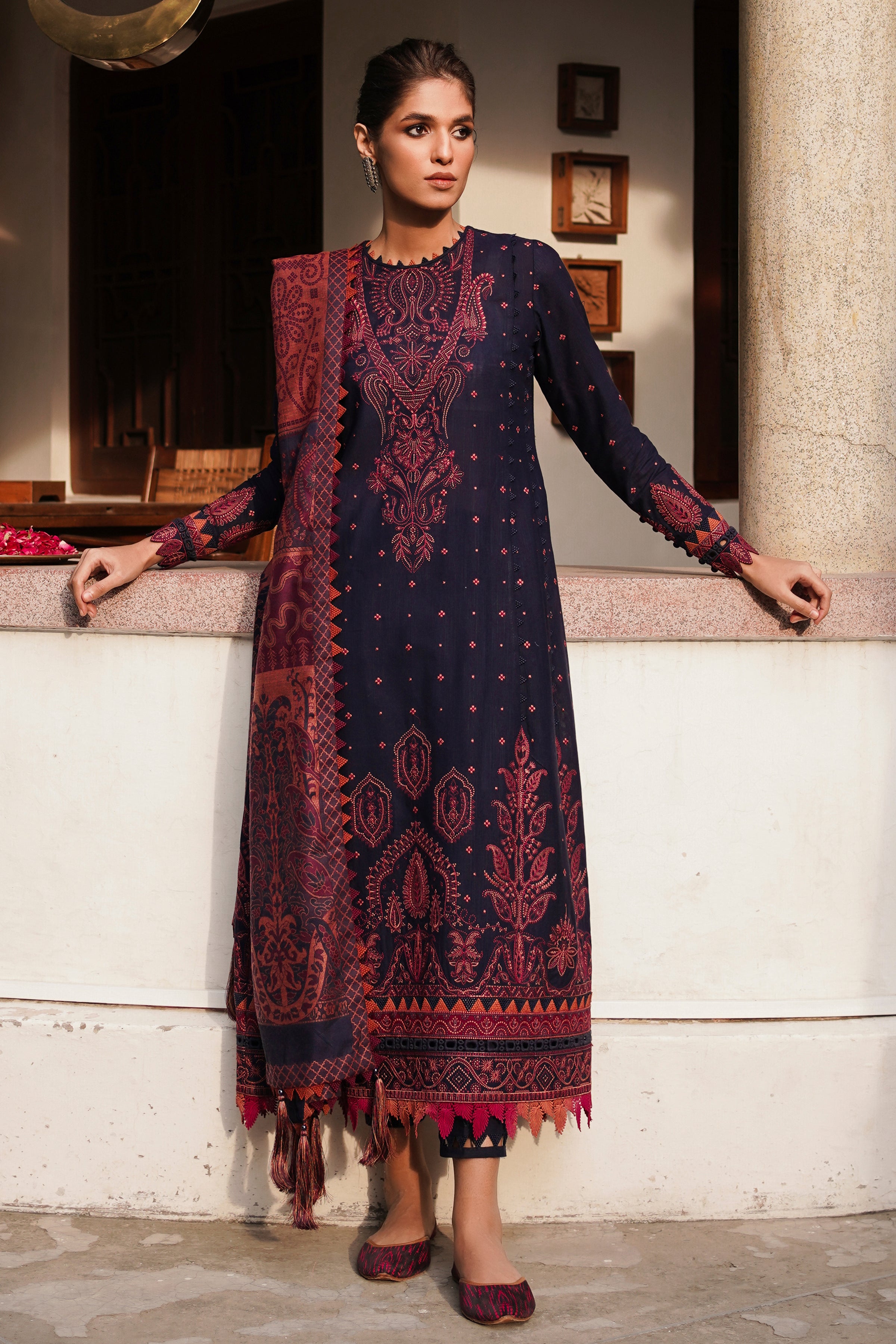 EMBROIDERED SLUB KHADDAR UW-0074