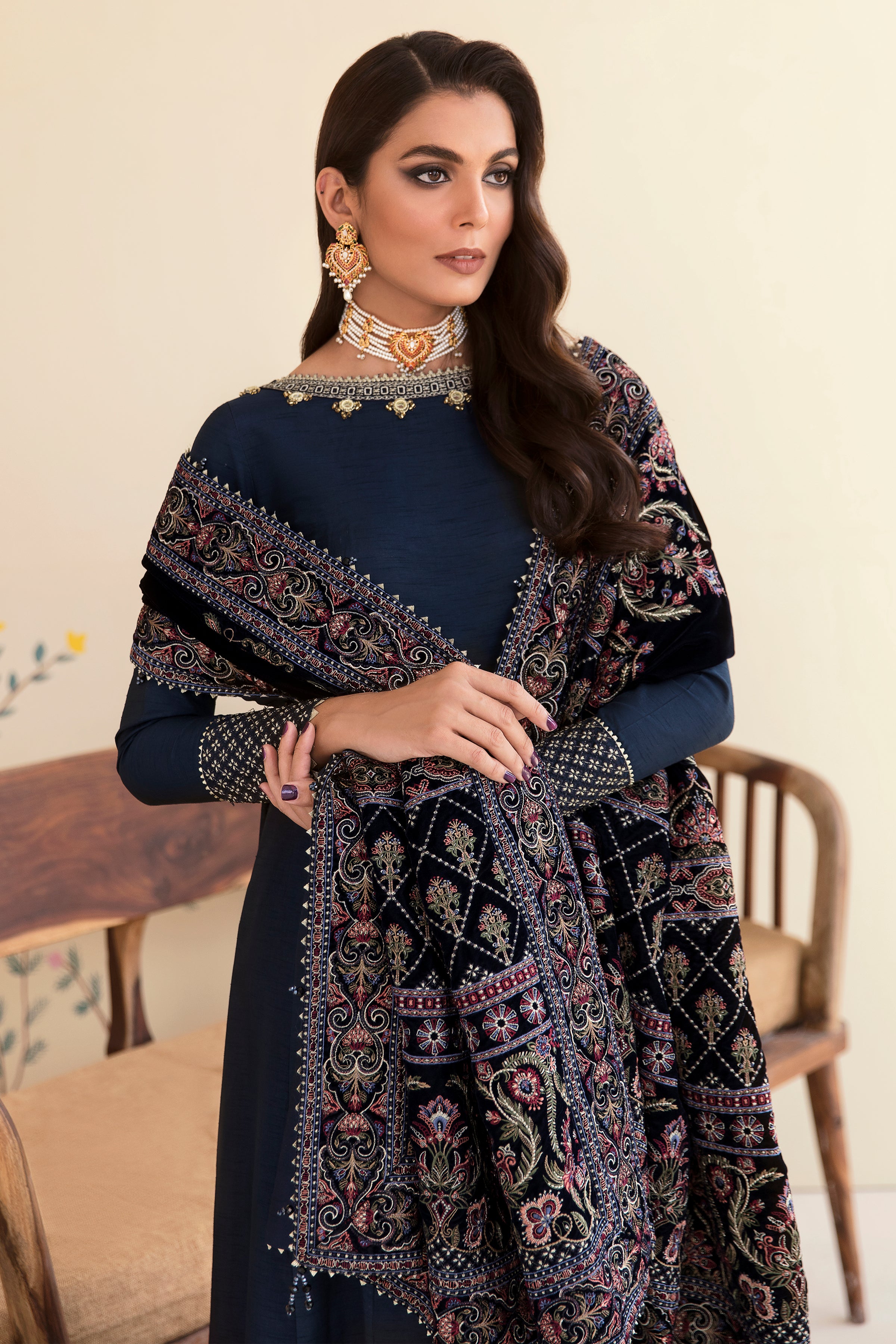 Embroidered Velvet Shawl VS-8004