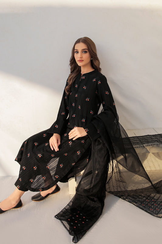Embroidered Lawn USE-9001