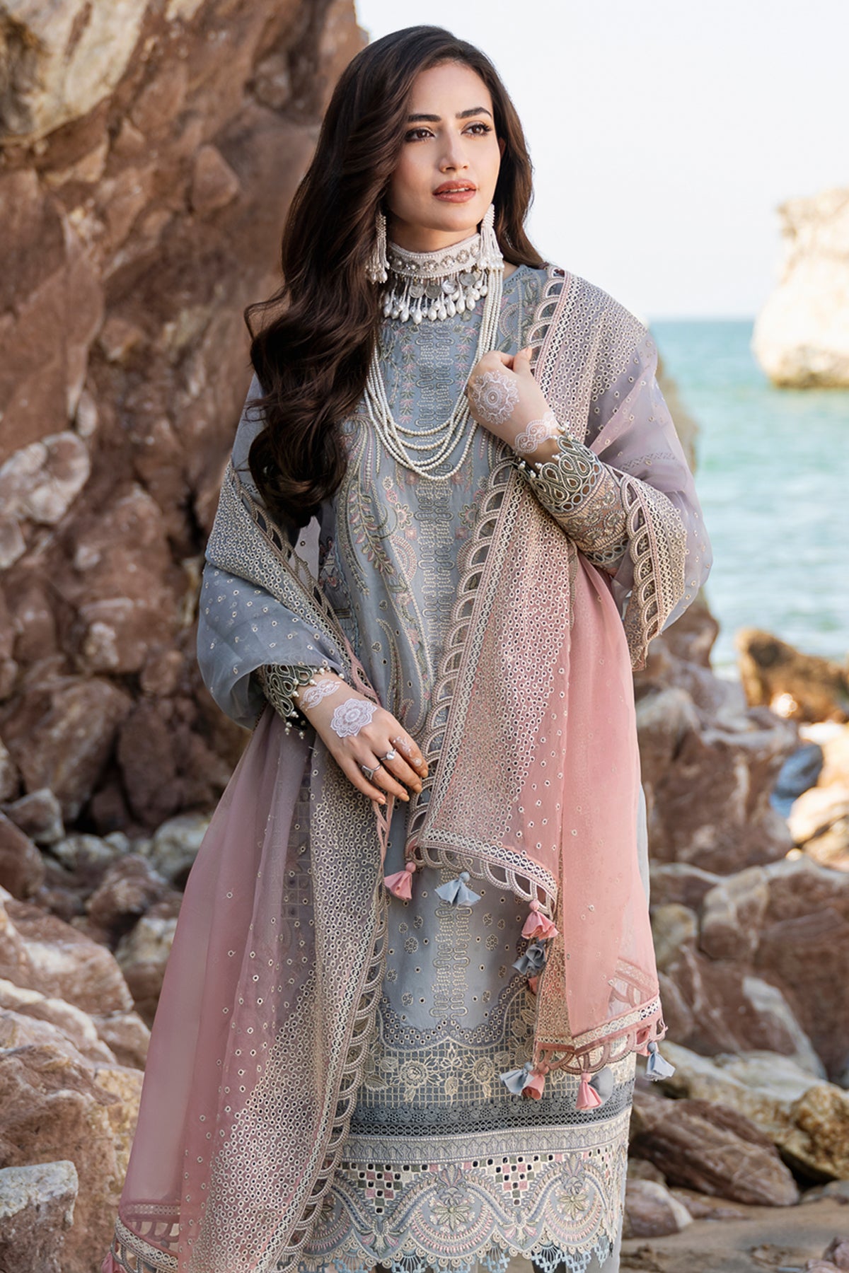 EMBROIDERED LUXURY LAWN SL23-D3