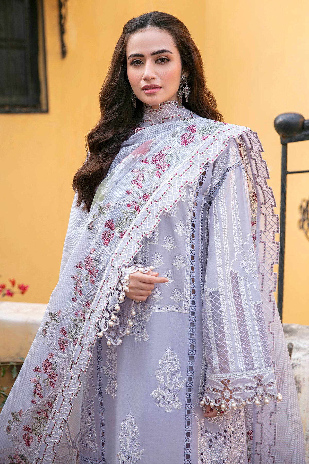 EMBROIDERED LUXURY LAWN SL22-D4