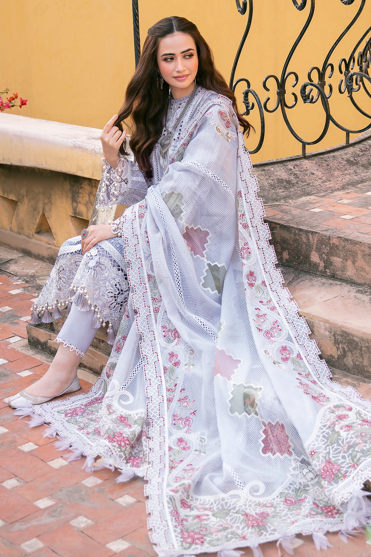 EMBROIDERED LUXURY LAWN SL22-D4